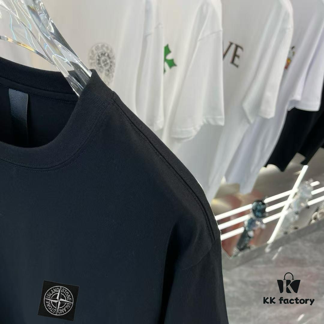 6931a42eccd8ab3d7af9871d Stone Island 2025 Spring Collection Short Sleeve T-Shirt with Hand-Customized Logo on Chest, Pure Cotton Fabric, 260g Same-Dye-Batch Material, OS Drop-Shoulder Fit