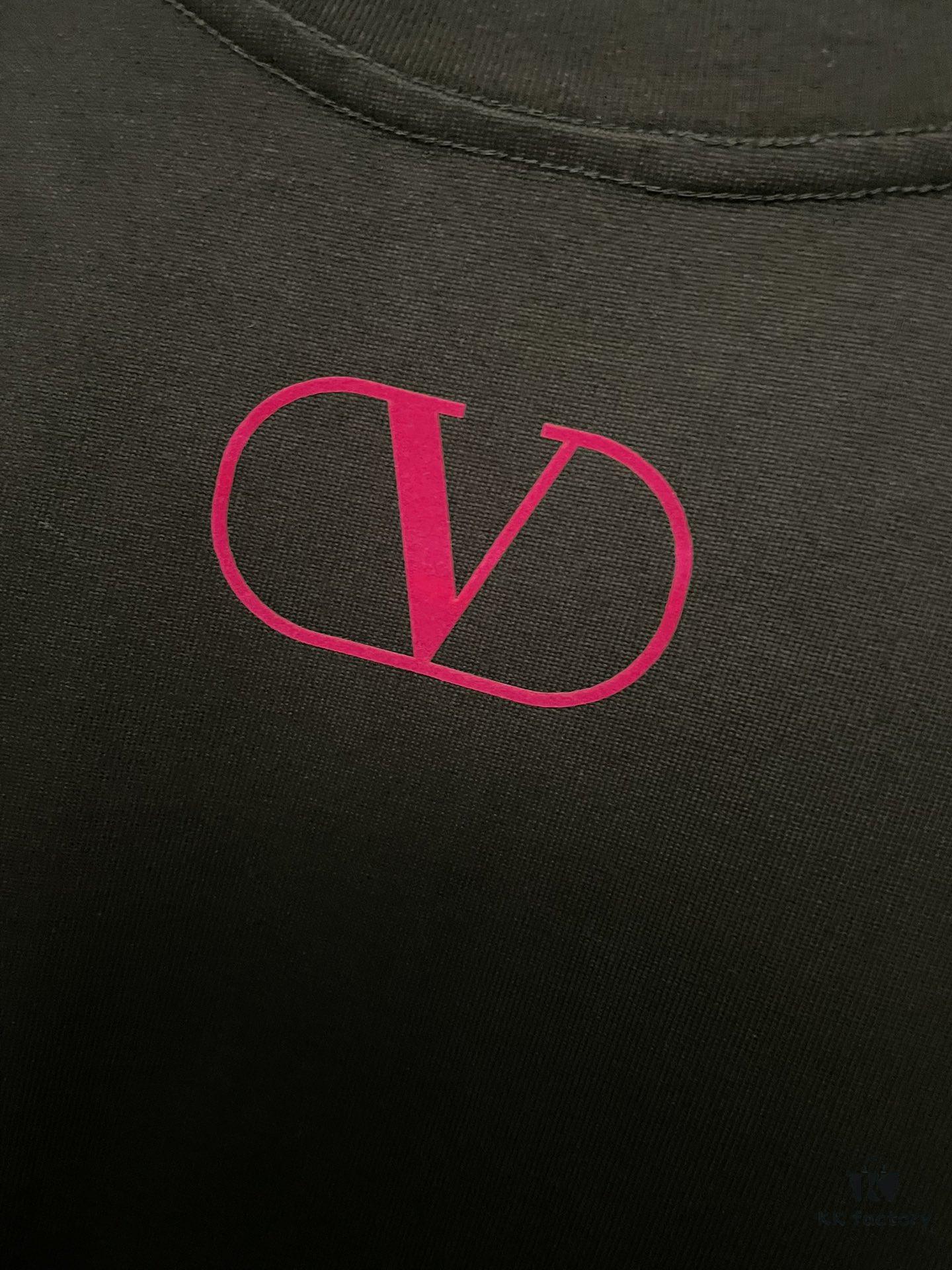 6931a47accd8ab3d7af98ca0 VALENTINO 24SS Latest Collection Flocked Logo Heavyweight Short Sleeve T-Shirt