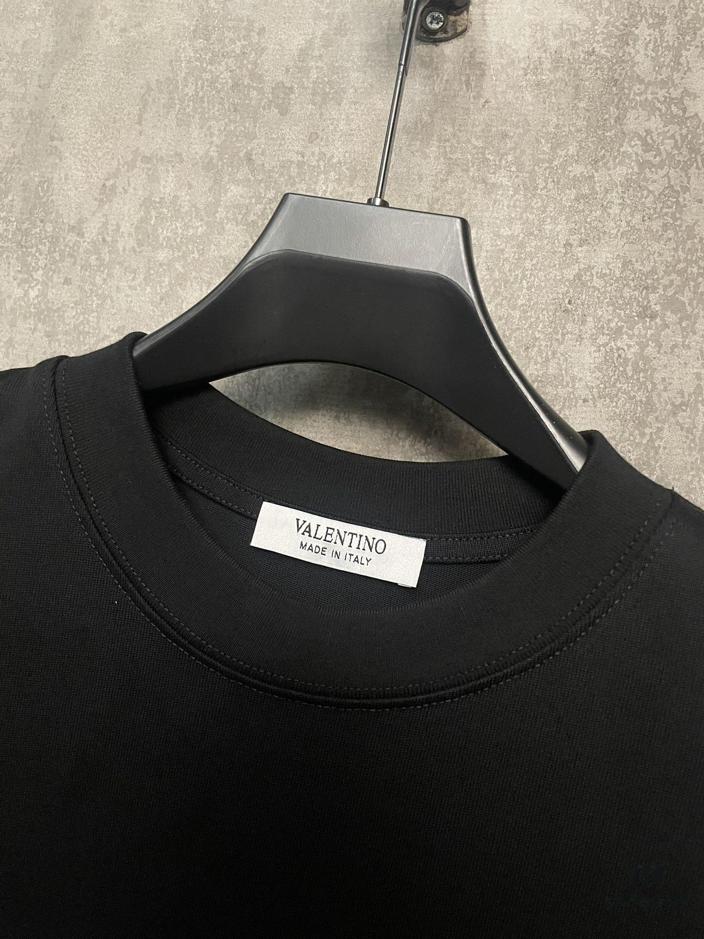 6931a47accd8ab3d7af98ca1 VALENTINO 24SS Latest Collection Flocked Logo Heavyweight Short Sleeve T-Shirt