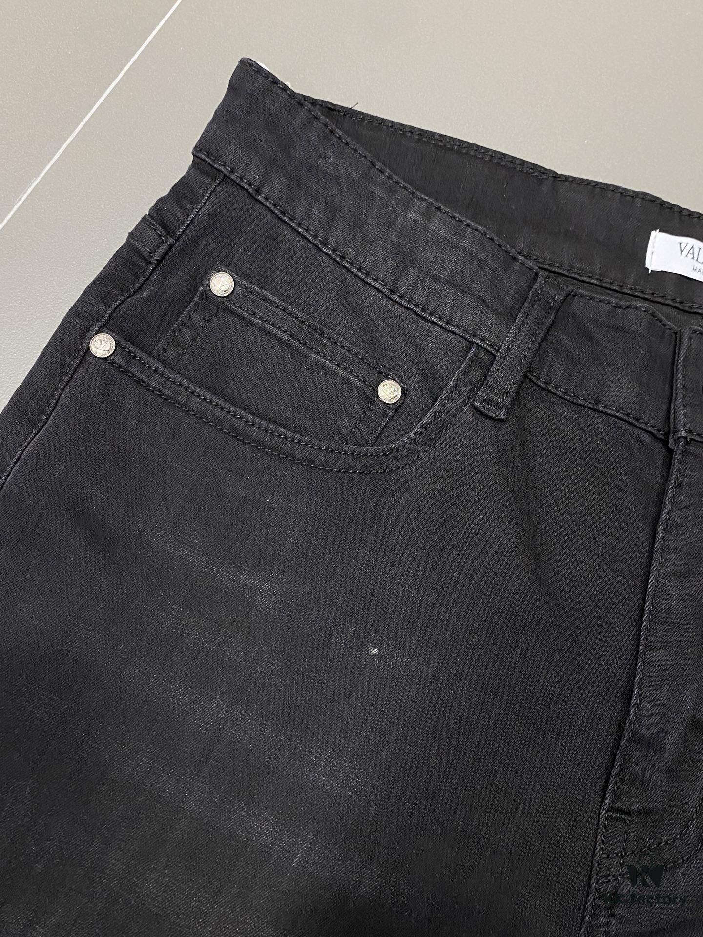 6931a481ccd8ab3d7af98d04 VALENTINO Valentino Exclusive New Arrival Casual Jeans - High-End Version