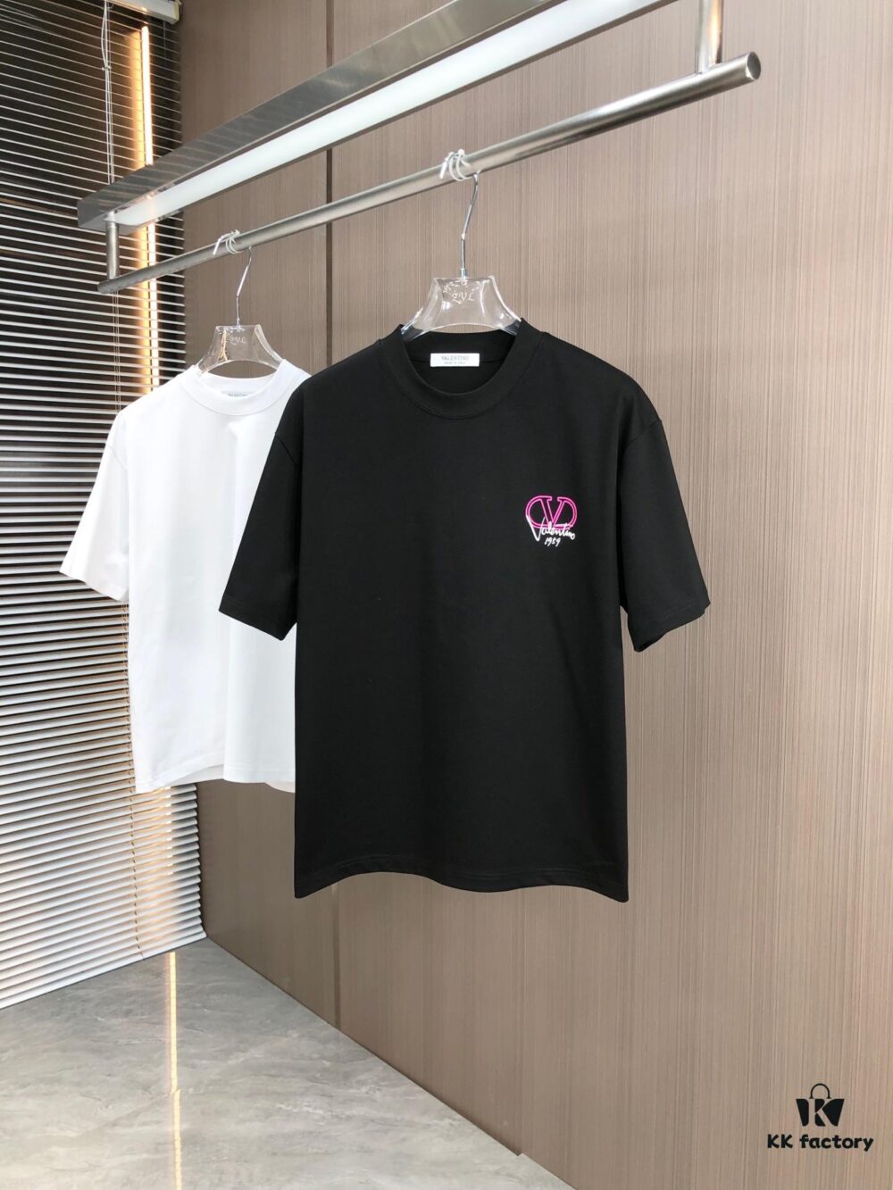 6931a487ccd8ab3d7af98d59 Valentino 2025 Spring/Summer New Arrival Round Neck Short Sleeve T-Shirt with Color-Lift 3D Thick-Plate Printing Technique, Made from 320g Double-Yarn Combed Cotton Fabric, Slightly Loose Unisex Fit