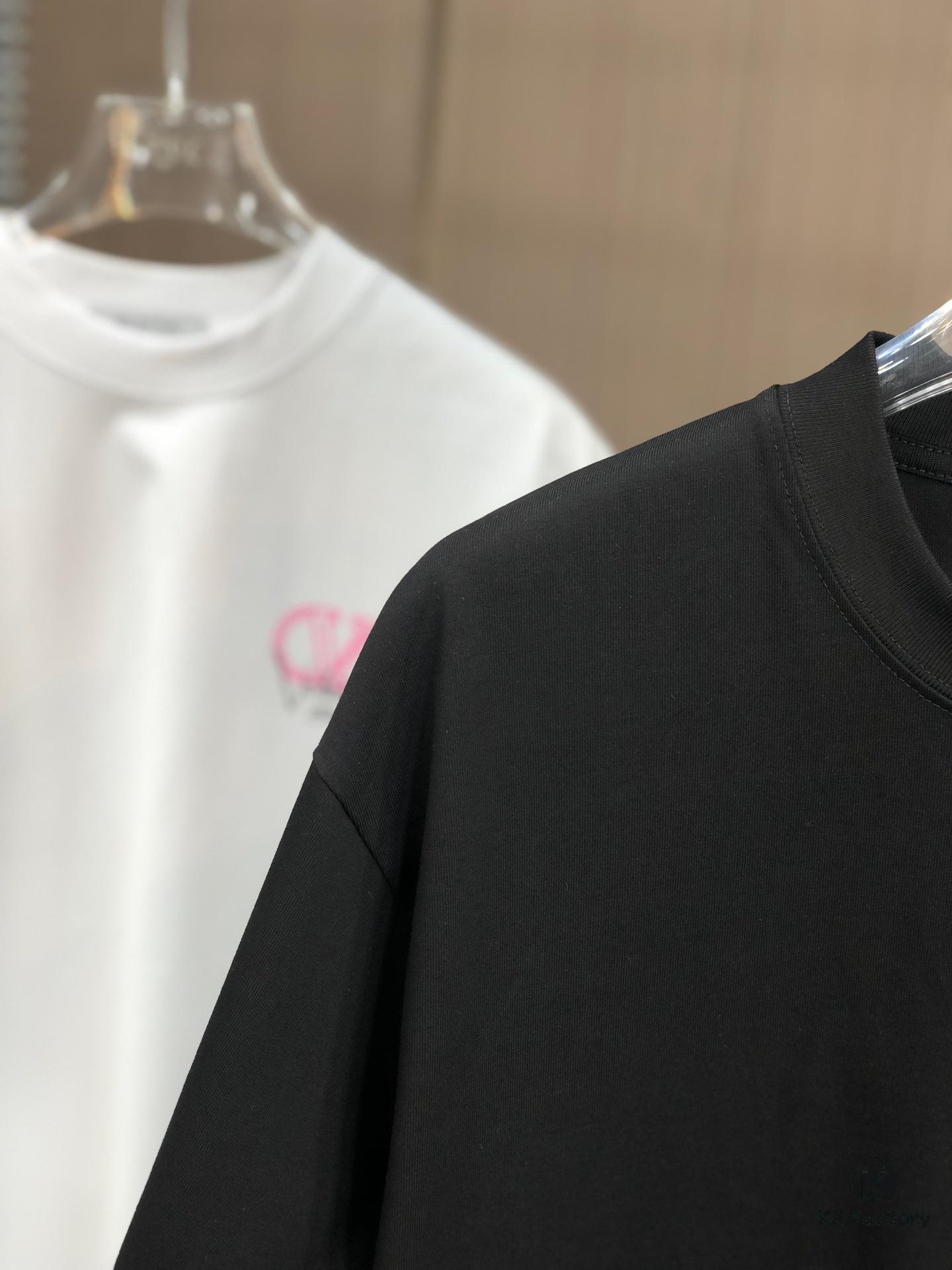 6931a487ccd8ab3d7af98d5c Valentino 2025 Spring/Summer New Arrival Round Neck Short Sleeve T-Shirt with Color-Lift 3D Thick-Plate Printing Technique, Made from 320g Double-Yarn Combed Cotton Fabric, Slightly Loose Unisex Fit