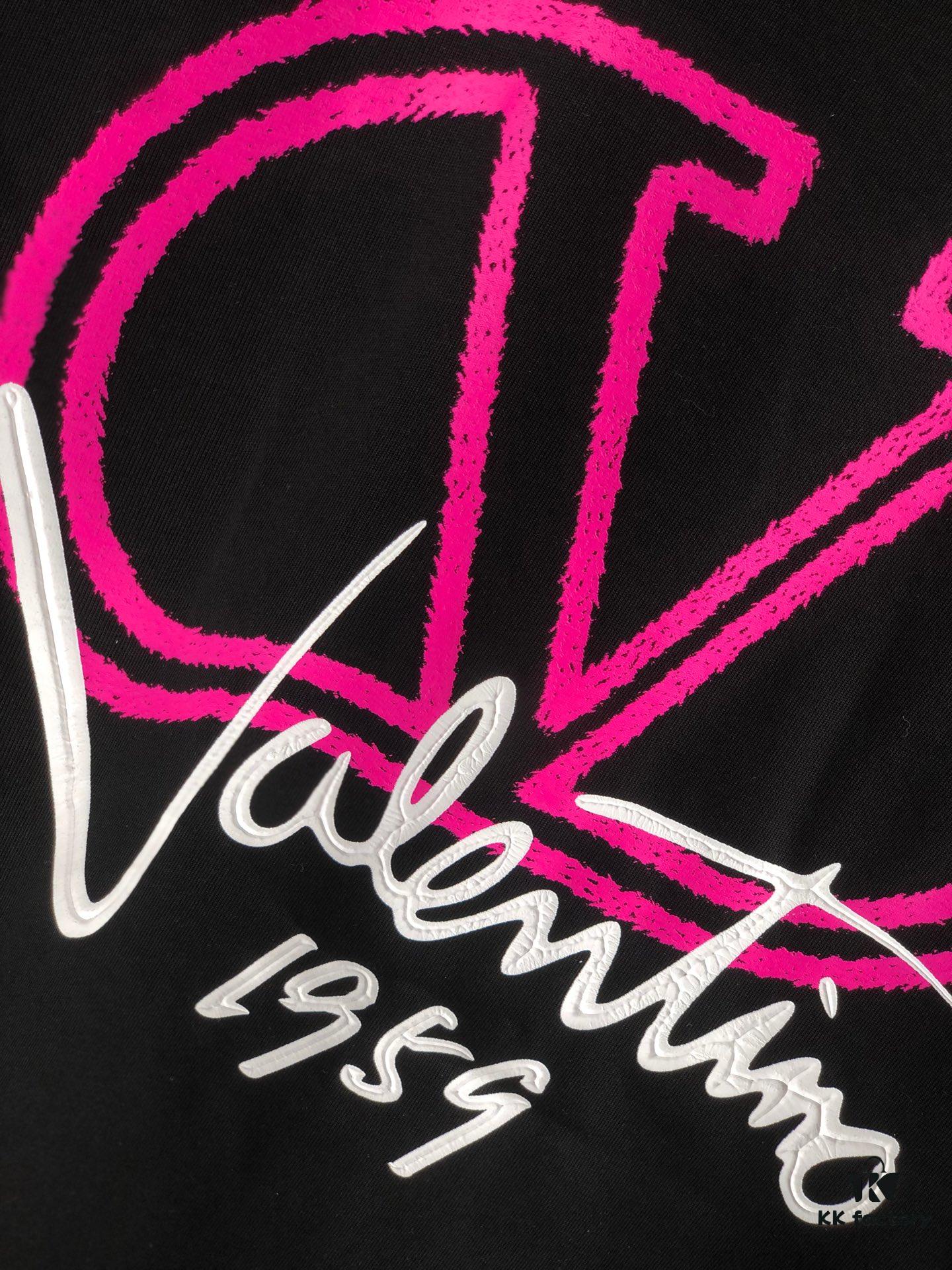 6931a488ccd8ab3d7af98d5f Valentino 2025 Spring/Summer New Arrival Round Neck Short Sleeve T-Shirt with Color-Lift 3D Thick-Plate Printing Technique, Made from 320g Double-Yarn Combed Cotton Fabric, Slightly Loose Unisex Fit