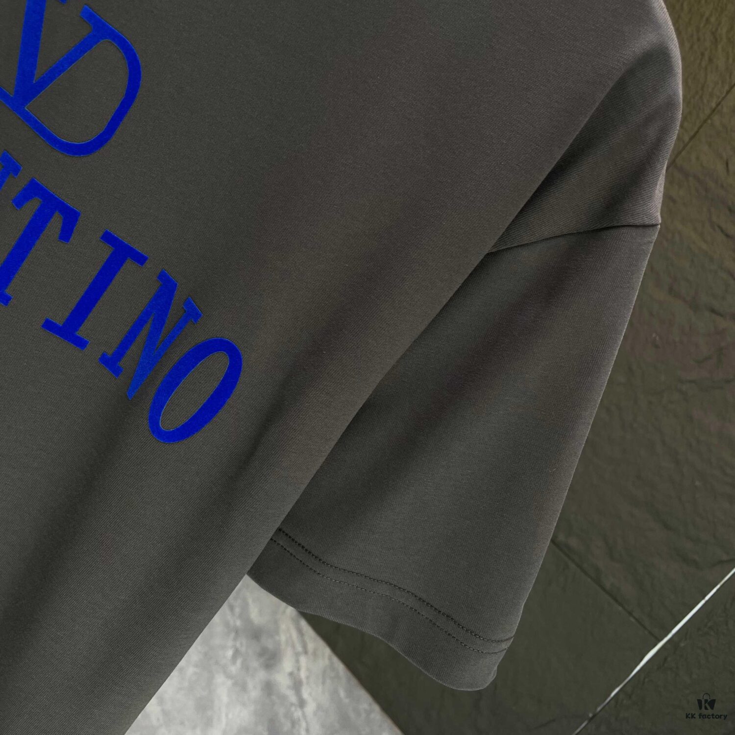 6931a489ccd8ab3d7af98d76 VALENTINO 2025 Spring Summer New Arrival Short Sleeve T-Shirt Heavyweight Cotton Flocked Logo