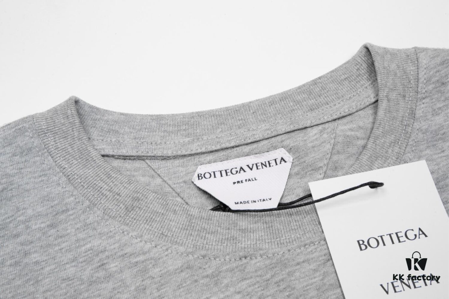 6931a48dccd8ab3d7af98dc7 High-Quality BOTTEGA VENETA Rabbit Print Short-Sleeve T-Shirt, Premium Heavyweight Cotton Fabric, Front Graphic Print, Three Labels Included, Loose Fit, Soft Material, Unisex Design, 1:1 Replication