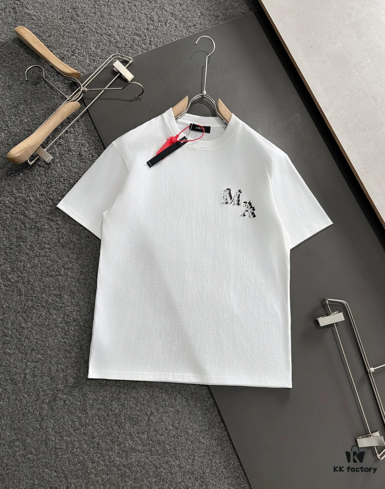 6931a4b8ccd8ab3d7af9905a AMIRI Armani 25SS Summer New Round Neck Short Sleeve T-Shirt! 270g Heavyweight High-End Pure Cotton Fabric with Perfect Texture and Feel! Slim Tailored Design, Clean and Sharp! Exquisitely Stitched with Excellent Fit and Outstanding Breathability! Stylish and Versatile for All Ages—an Essential Wardrobe Staple for Men.