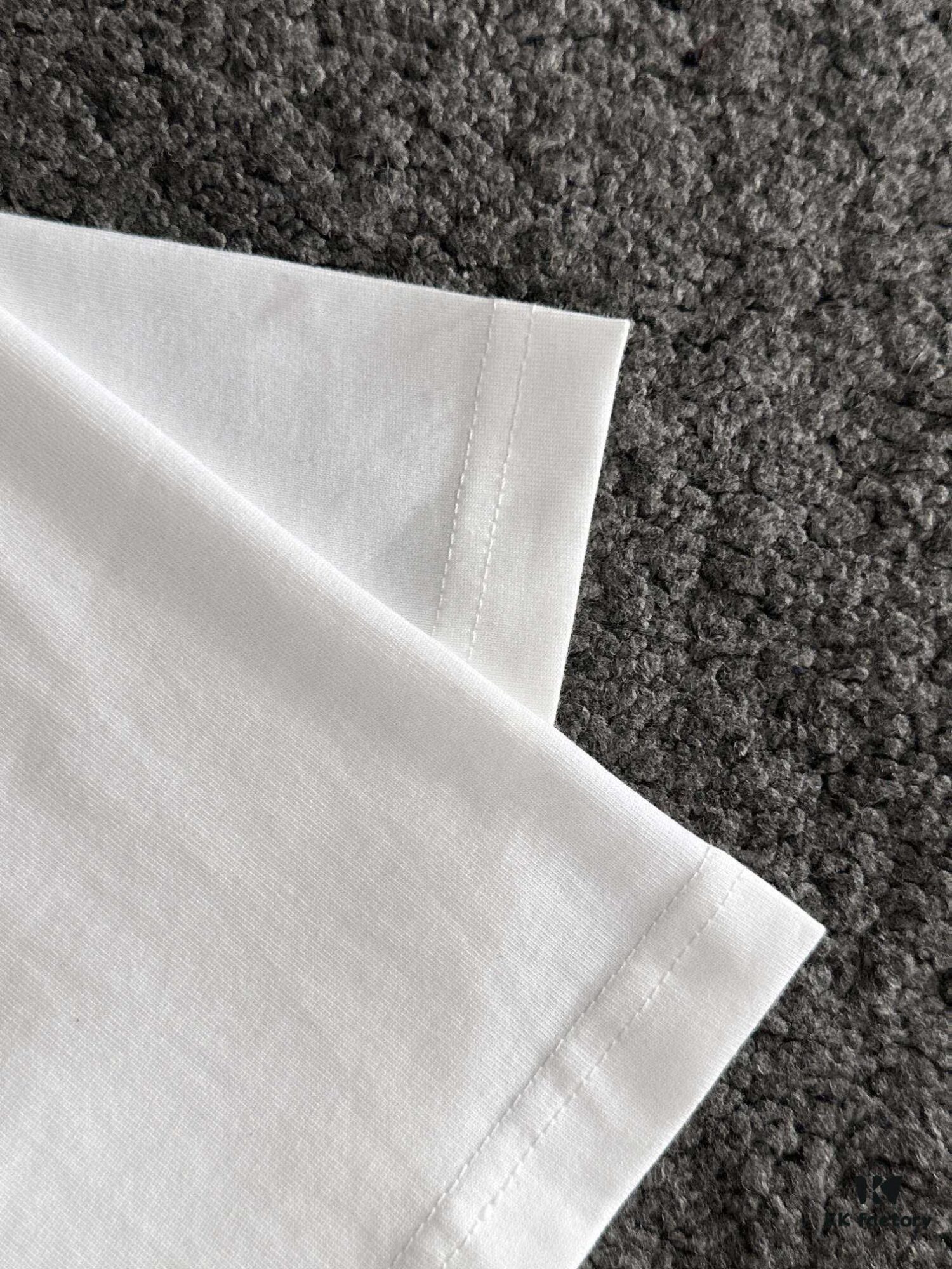6931a4b9ccd8ab3d7af99071 AMIRI Armani 25SS Summer New Round Neck Short Sleeve T-Shirt! 270g Heavyweight Premium Cotton Fabric with Perfect Texture and Hand Feel! Slim Tailored Design, Clean and Sharp! Exquisite Stitching and Craftsmanship! Excellent Silhouette! Highly Breathable! Stylish and Versatile for All Ages! A Must-Have Wardrobe Essential for Men.