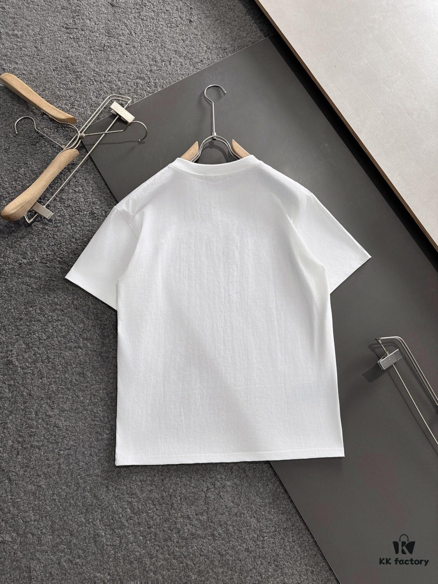 6931a4b9ccd8ab3d7af99072 AMIRI Armani 25SS Summer New Round Neck Short Sleeve T-Shirt! 270g Heavyweight Premium Cotton Fabric with Perfect Texture and Hand Feel! Slim Tailored Design, Clean and Sharp! Exquisite Stitching and Craftsmanship! Excellent Silhouette! Highly Breathable! Stylish and Versatile for All Ages! A Must-Have Wardrobe Essential for Men.