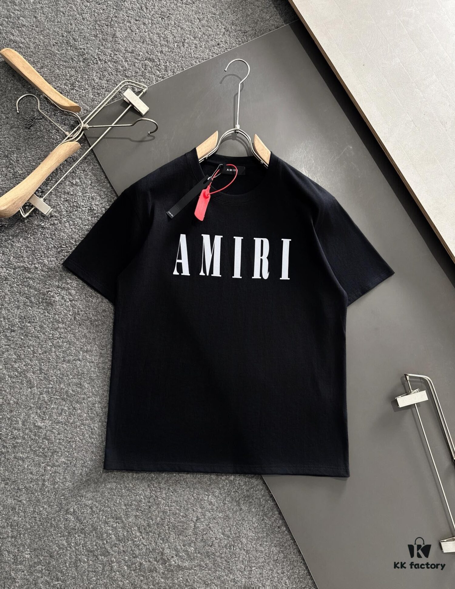 6931a4b9ccd8ab3d7af99073 AMIRI Armani 25SS Summer New Round Neck Short Sleeve T-Shirt! 270g Heavyweight Premium Cotton Fabric with Perfect Texture and Hand Feel! Slim Tailored Design, Clean and Sharp! Exquisitely Stitched with Excellent Silhouette! Highly Breathable and Stylish, Suitable for All Ages – a Must-Have Wardrobe Essential for Men.