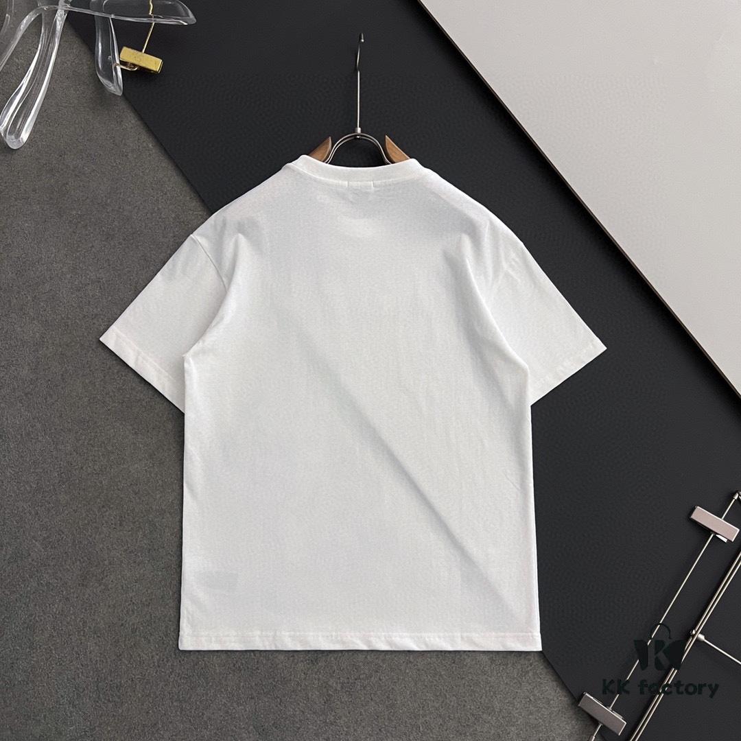 6931a4bbccd8ab3d7af9909b AMIRI Armani 25SS Summer New Round Neck Short Sleeve T-Shirt! 270g Heavyweight High-End Pure Cotton Fabric with Perfect Texture and Feel! Slim Fit Design, Clean and Sharp! Stylish and Attractive! Exquisitely Stitched with Excellent Silhouette! Superior Breathability! Easily Worn by All Age Groups – a Must-Have Item in Every Man's Wardrobe.
