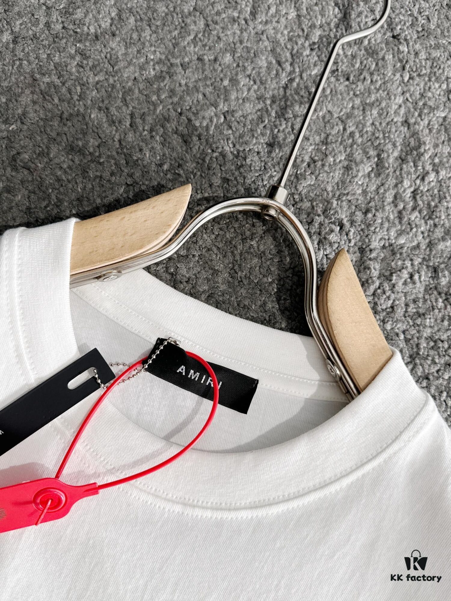 6931a4bbccd8ab3d7af990a0 AMIRI Armani 25SS Summer New Arrival Round Neck Short-Sleeve T-Shirt! 270g Heavyweight Premium Cotton Fabric with Perfect Texture and Feel! Slim Tailored Design, Clean and Sharp! Exquisitely Stitched with Excellent Fit and Superior Breathability! Stylish and Versatile for All Ages—an Essential Wardrobe Staple for Men.