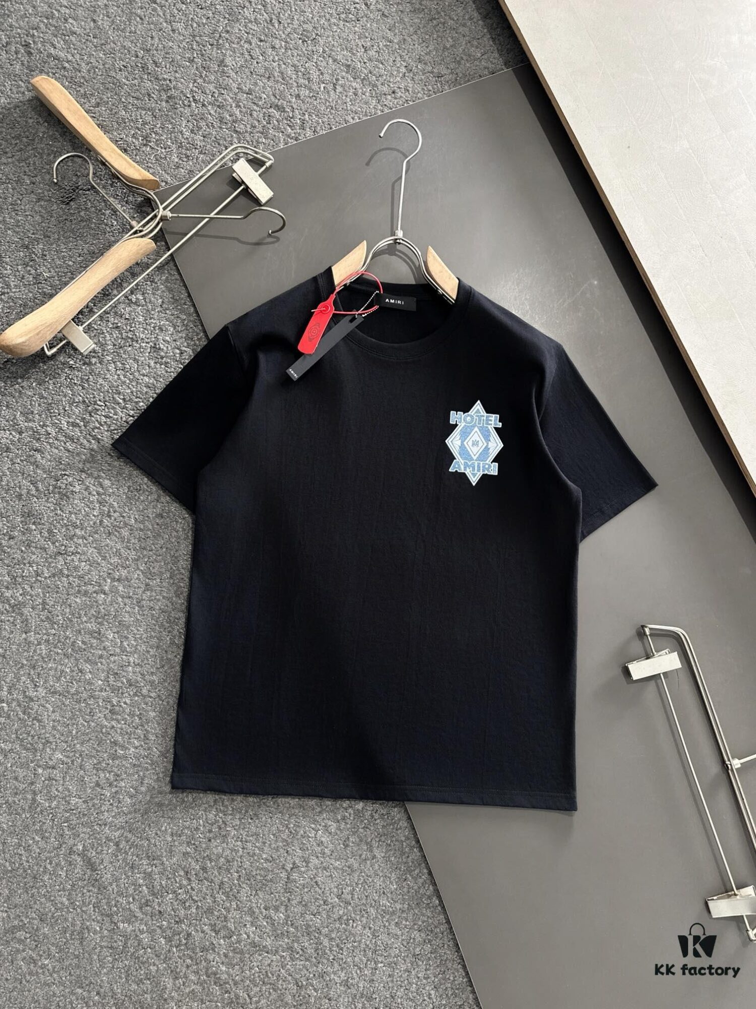 6931a4bcccd8ab3d7af990a5 AMIRI Armani 25SS Summer New Round Neck Short Sleeve T-Shirt! 270g Heavyweight High-End Pure Cotton Fabric with Perfect Texture and Hand Feel! Slim Tailored Design, Clean and Sharp! Stylish and Attractive! Exquisitely Stitched with Excellent Silhouette! Superb Breathability! Effortlessly Worn by All Age Groups – an Essential Wardrobe Piece for Men.