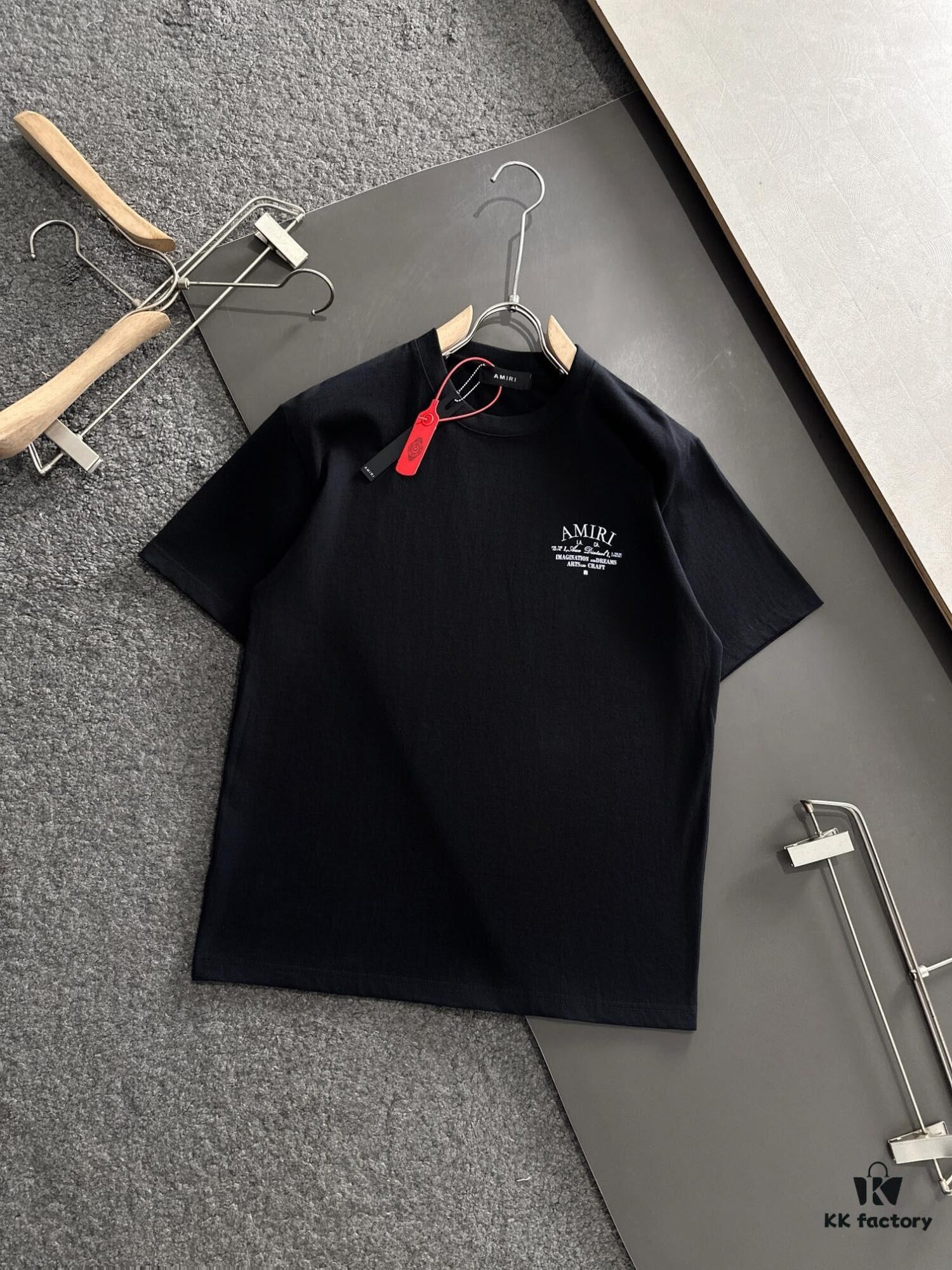 6931a4bcccd8ab3d7af990ae AMIRI Armani 25SS Summer New Round Neck Short Sleeve T-Shirt! 270g Heavyweight Premium Cotton Fabric with Perfect Texture and Hand Feel! Slim Tailored Design, Clean and Sharp! Exquisitely Stitched with Excellent Silhouette! Highly Breathable and Stylish, Suitable for All Ages – a Must-Have Wardrobe Essential for Men.