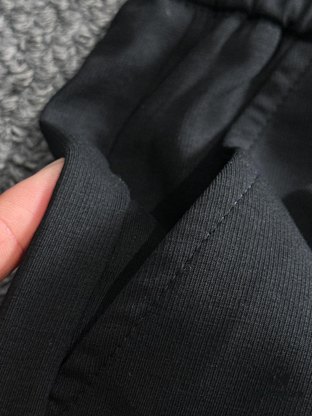 6931a4c5ccd8ab3d7af99148 Armani 2025 Spring Summer New Arrival Elastic Waist Casual Pants, Lightweight Premium Custom Fabric, Breathable and Comfortable, Exquisite Details, Brand-Inspired Design, High-Quality Craftsmanship, Soft and Smooth Texture, Stylish Relaxed Cut with Excellent Fit