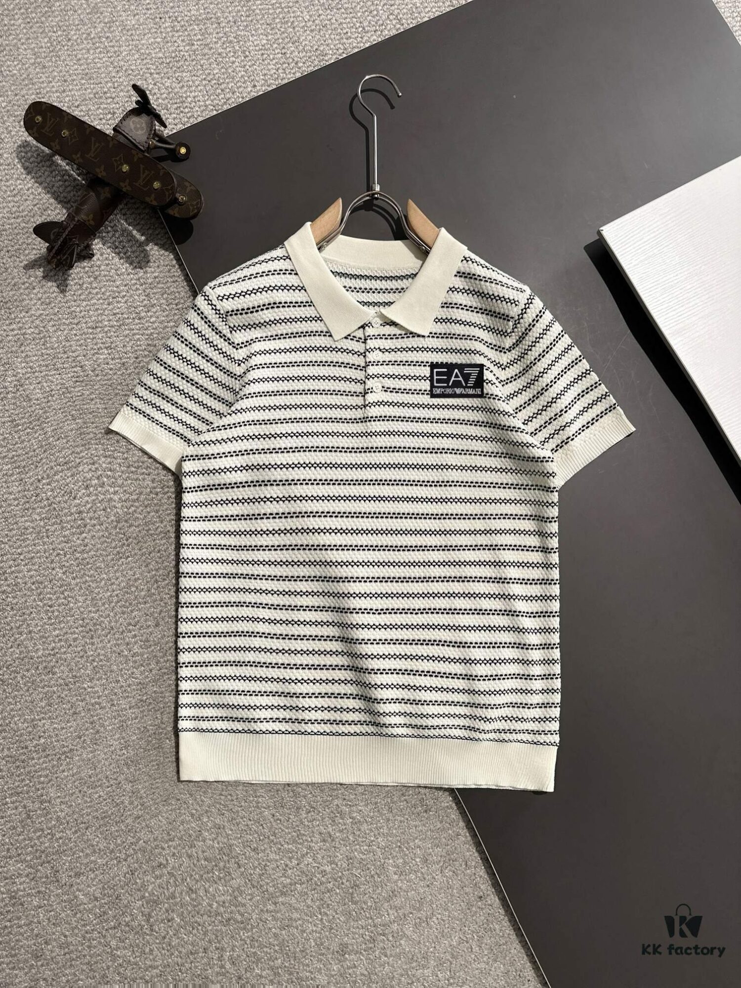 High-Quality Armani 2025 Spring/Summer New Men's Notched Short-Sleeve T-Shirt