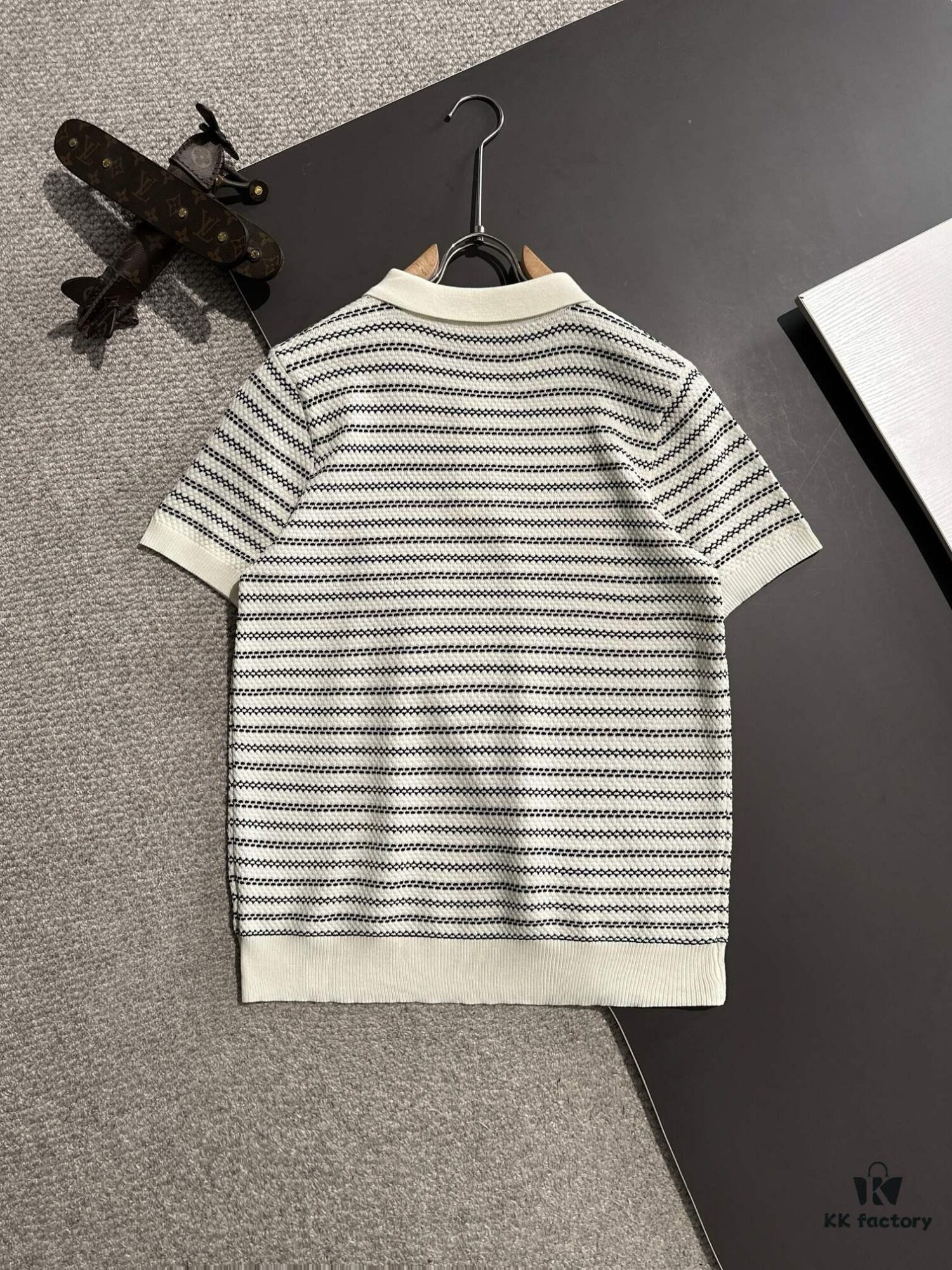 High-Quality Armani 2025 Spring/Summer New Men's Notched Short-Sleeve T-Shirt