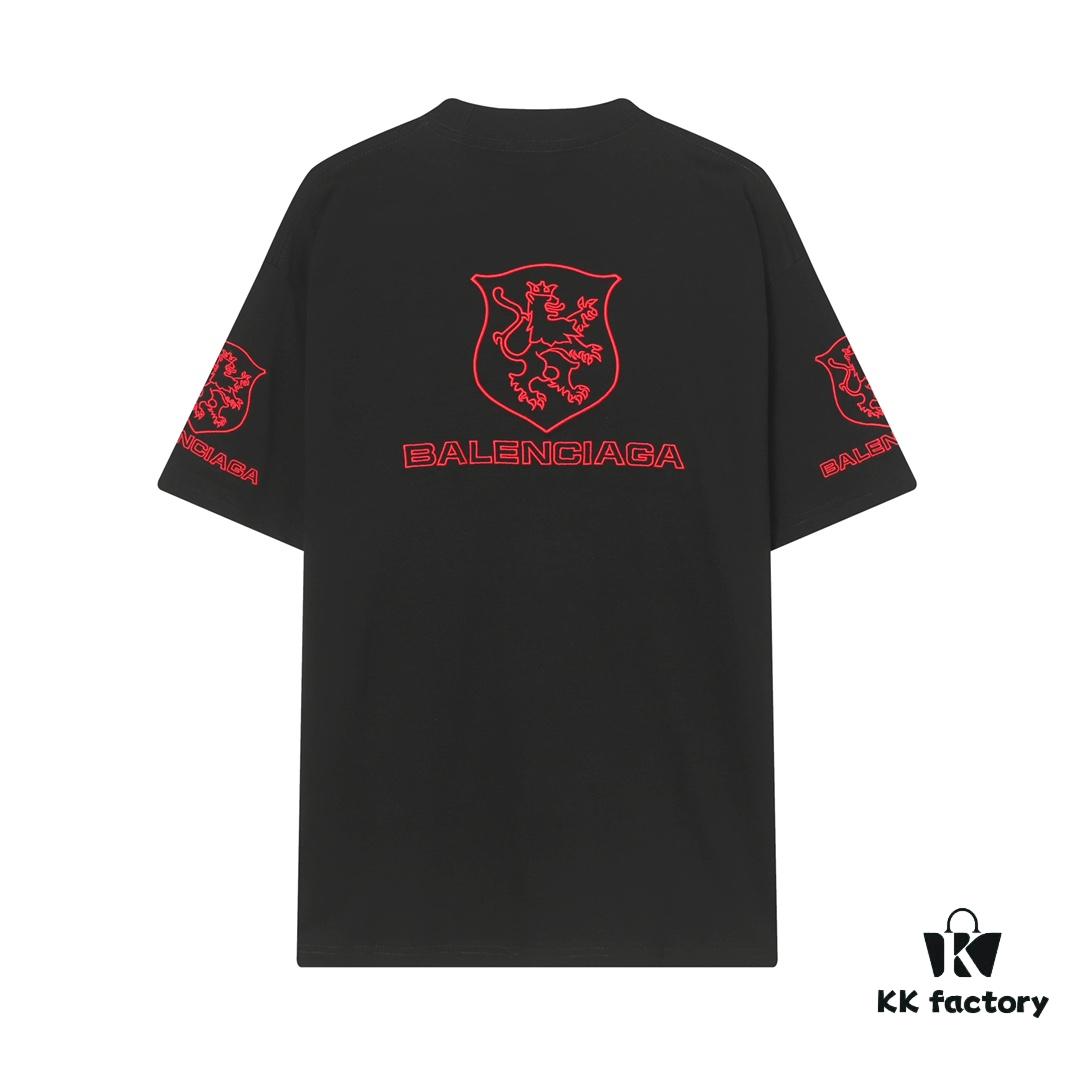 6931a4d3ccd8ab3d7af99224 Balenciaga Paris x Manchester United 25SS Spring Collection Premium Embroidered Logo Heavyweight Short Sleeve T-Shirt