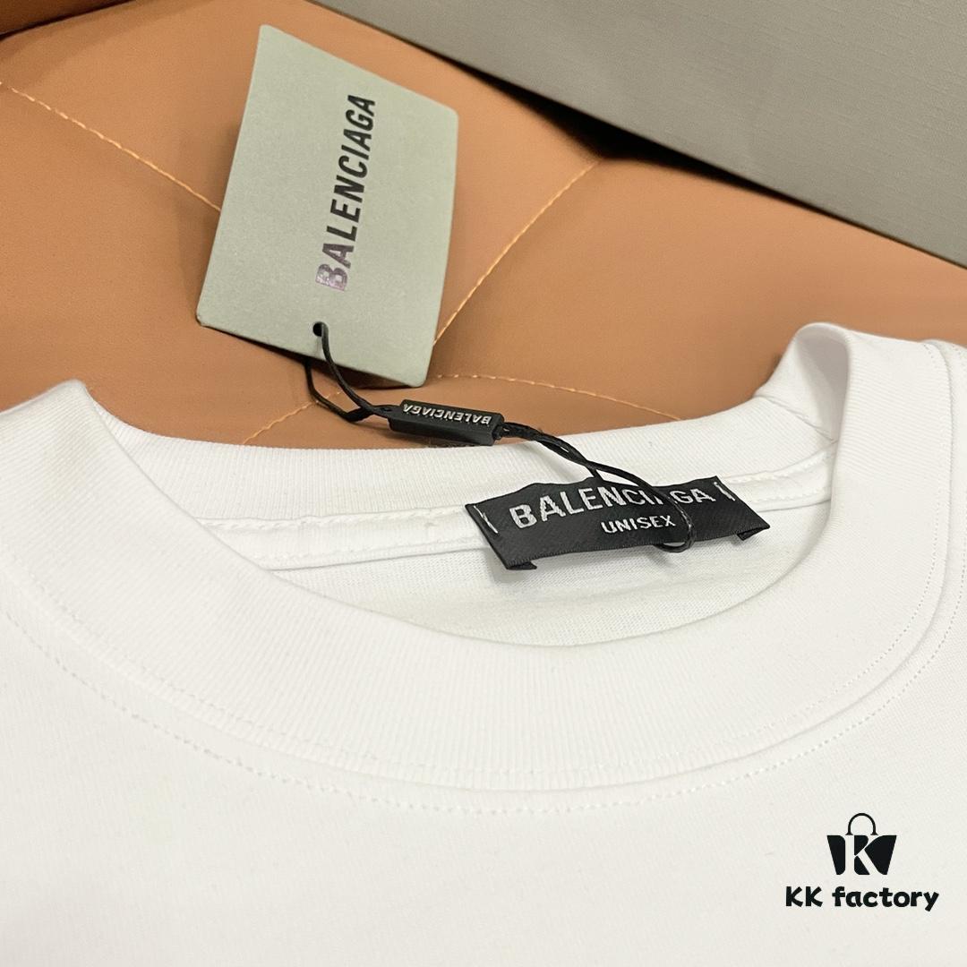 6931a4d4ccd8ab3d7af99232 Balenciaga Paris x Manchester United 25SS Spring Collection Premium Embroidered Logo Heavyweight Crew Neck T-Shirt Unisex