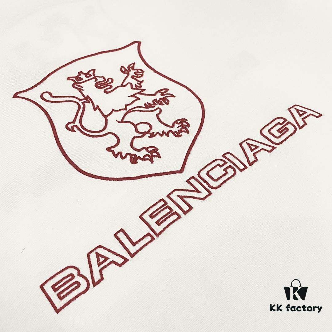 6931a4d4ccd8ab3d7af99236 Balenciaga Paris x Manchester United 25SS Spring Collection Premium Embroidered Logo Heavyweight Crew Neck T-Shirt Unisex