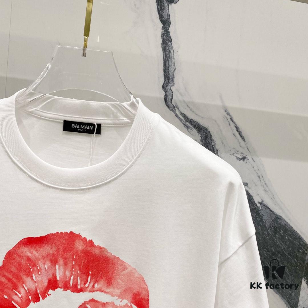 6931a4e0ccd8ab3d7af99313 BALMAIN Crew Neck Short Sleeve T-Shirt 260g with Brand Logo and Red Lip Print