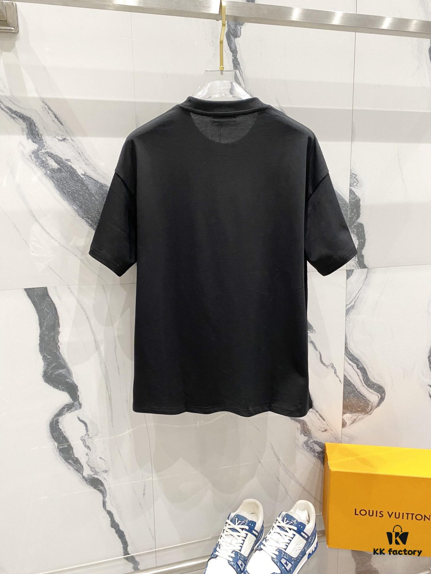 6931a4e7ccd8ab3d7af9938b BALMAIN 260g Crew Neck Short Sleeve T-Shirt with Classic Gold Foil Logo Print