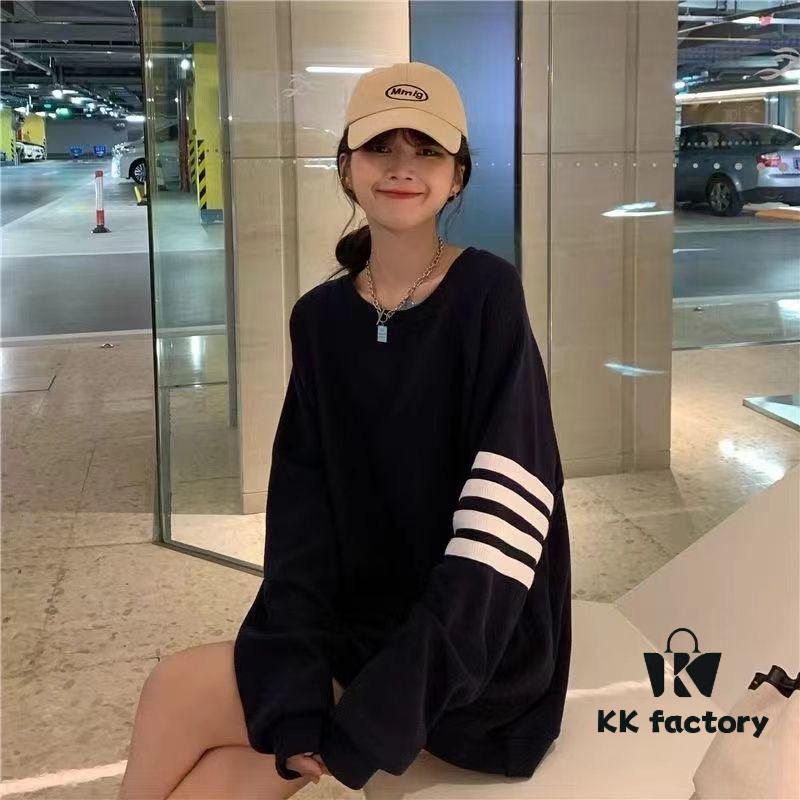 6931a4f7ccd8ab3d7af994be Thom Browne Classic TB Four-Stripe Round Neck Knit Casual Sweater Top
