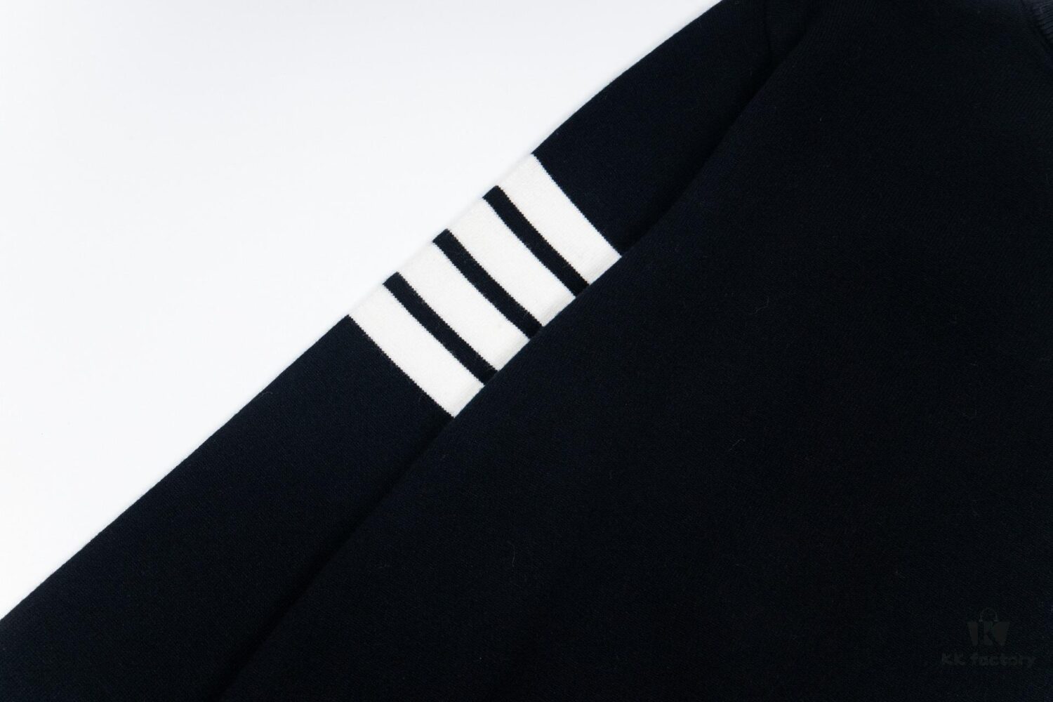 6931a4f8ccd8ab3d7af994c6 Thom Browne Classic TB Four-Stripe Crew Neck Knit Casual Sweater Top