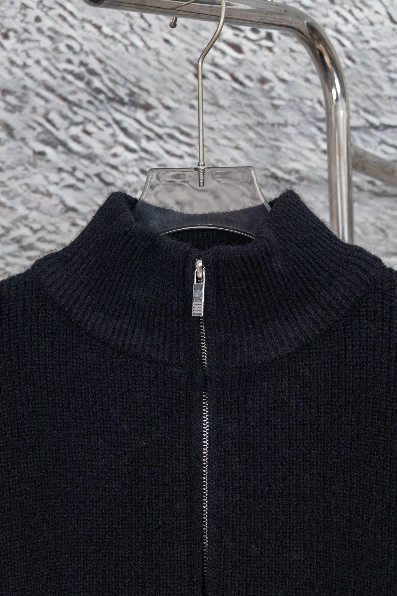 6931a4f8ccd8ab3d7af994cb THOM BROWNE Tom TB Classic Four-Bar Stripe Knit Jacket Unisex Style