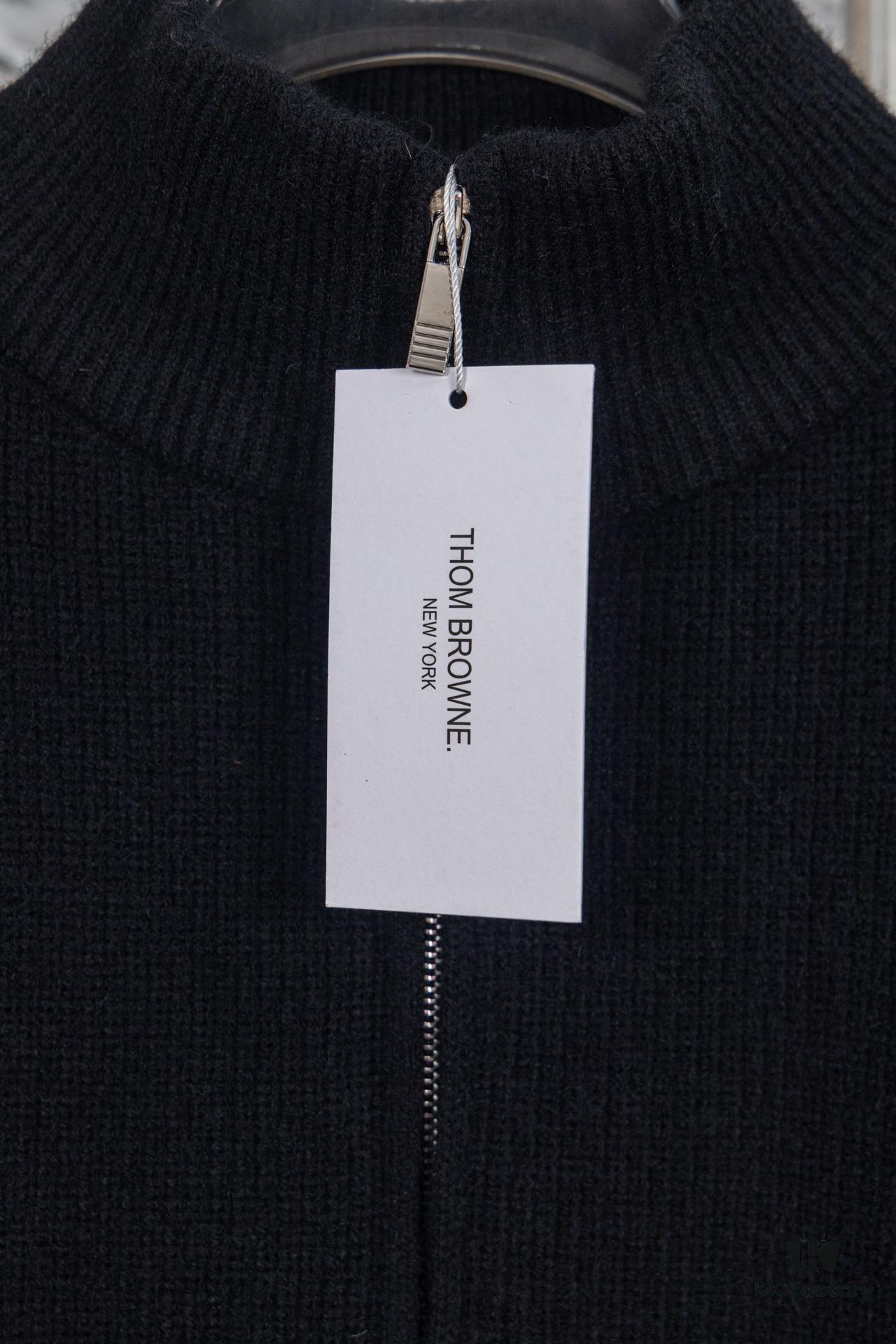 6931a4f8ccd8ab3d7af994ce THOM BROWNE Tom TB Classic Four-Bar Stripe Knit Jacket Unisex Style