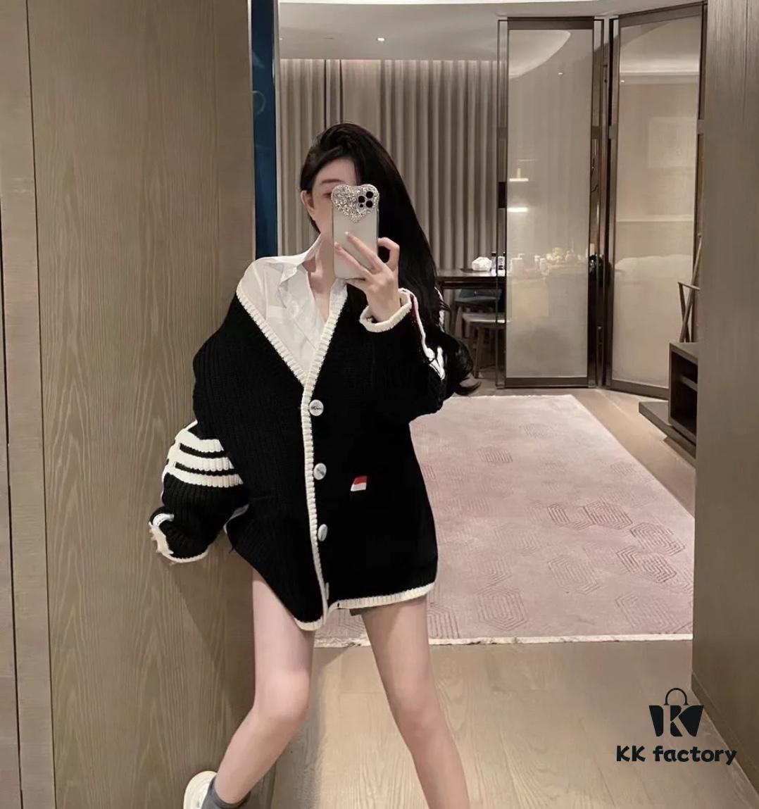 6931a51cccd8ab3d7af99698 Thom Browne Color-Blocked V-Neck Classic Pocket Logo Mid-Length Knit Cardigan