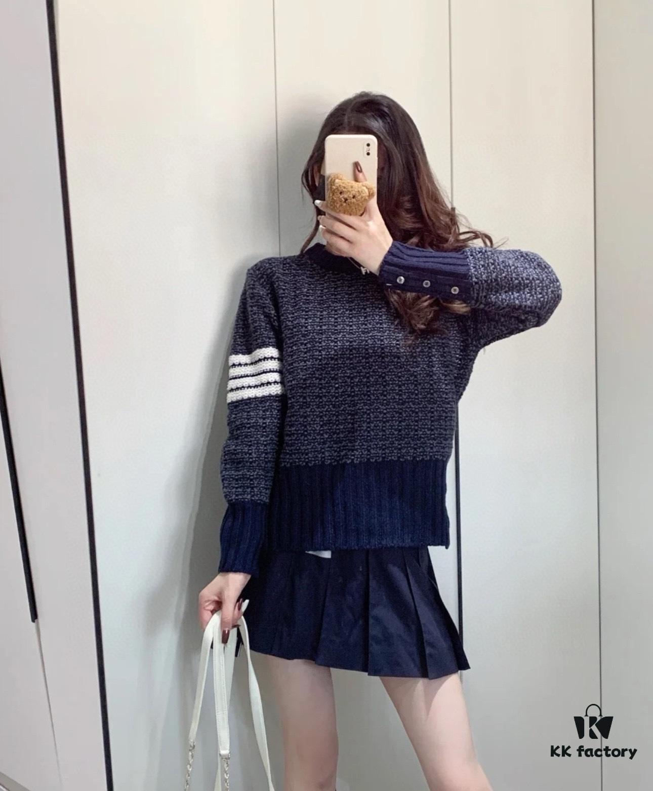6931a51cccd8ab3d7af996aa THOM BROWNE TB 24SS Snowflake Chunky-Knit Navy Blue Four-Stripes Crewneck Sweater for Couples