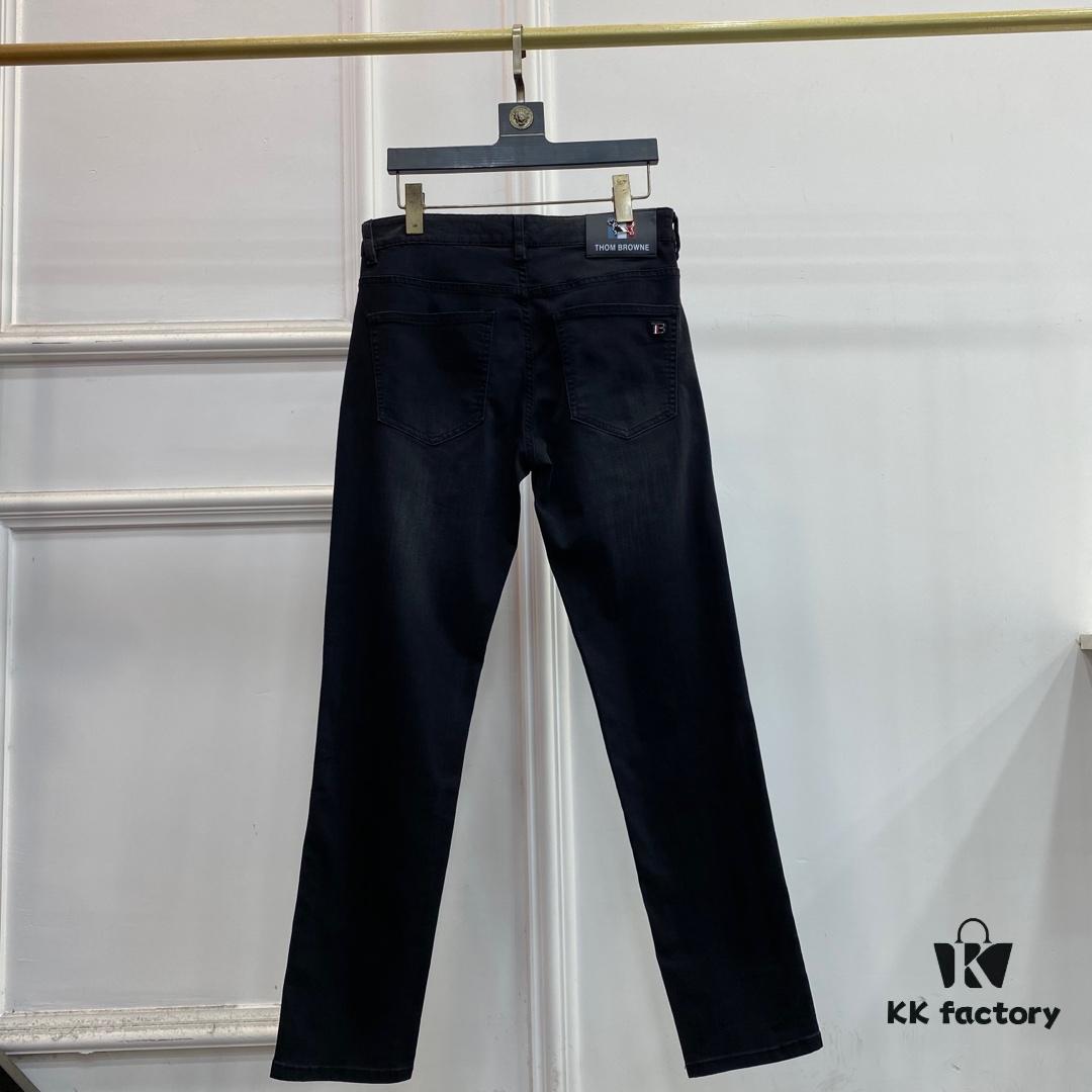 6931a51eccd8ab3d7af996c8 2025 Spring Summer European Boutique New Arrival Ultra-High-End Replica Level Overseas Trade Company Order Source Top-Quality Original Men's Custom Fashion Slim Straight Jeans 528–41