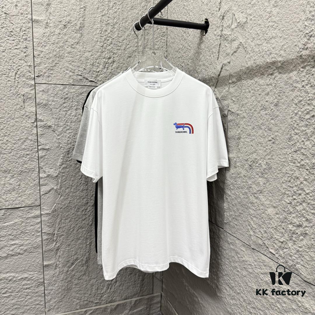 6931a525ccd8ab3d7af99741 TB*Tommy* 2025 Spring/Summer New Arrival Classic Red, White and Blue Three-Stripe Scarf with Dog Embroidery Short Sleeve T-Shirt Unisex Custom Double Gauze Plain Weave 100% Cotton 300 Fabric