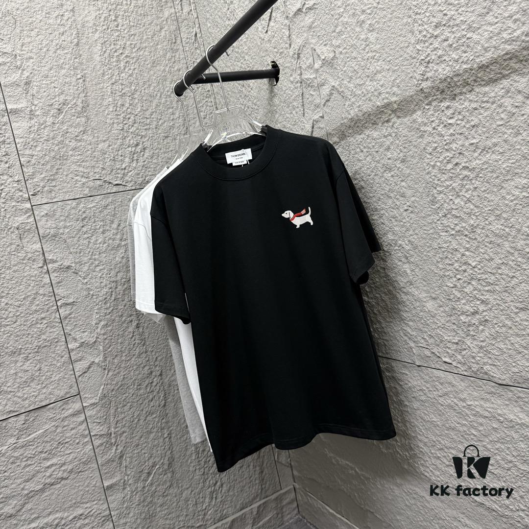 6931a527ccd8ab3d7af9975e TB*Tommy* 2025 Spring/Summer New Arrival Classic Scarf Dog Embroidery Short Sleeve T-Shirt Custom Double Gauze Plain Weave 100% Cotton 300 Fabric Unisex