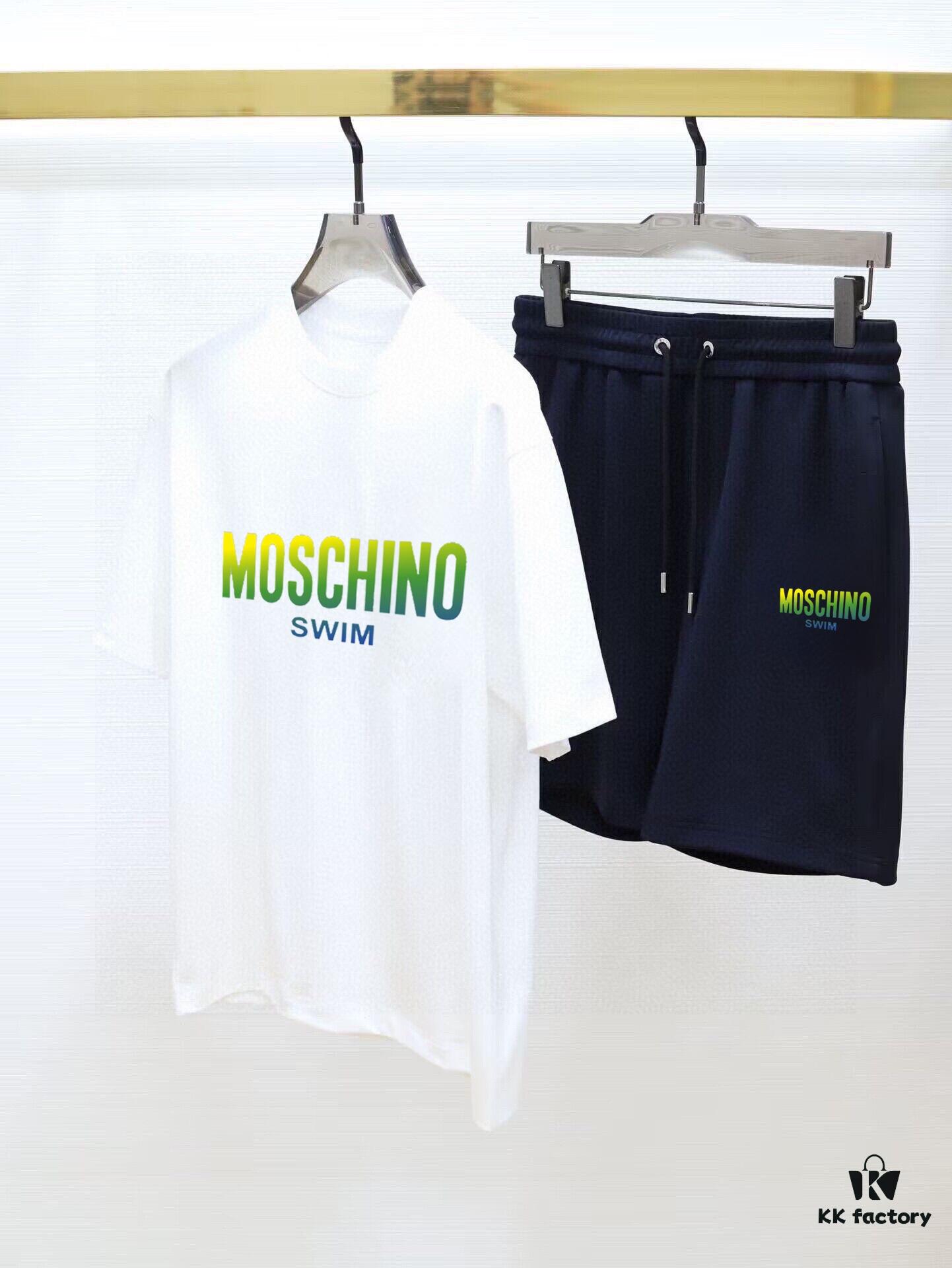 6931a574ccd8ab3d7af99c39 MOSCHINO 2025 New Men's Short Sleeve T-Shirt and Shorts Set! Official Website Synchronized Sales! High-End Version Available! Exquisitely Soft and Comfortable Fabric! Three-Dimensional Tailoring with Outstanding Silhouette!