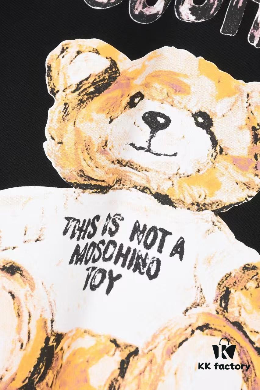 6931a579ccd8ab3d7af99c8c Moschino Print T-Shirt, New Arrival, Minimalist Fashion Design, Pre-Shrunk 100% Cotton Fabric, Approx. 260g Weight, Soft and Skin-Friendly, Unisex Style