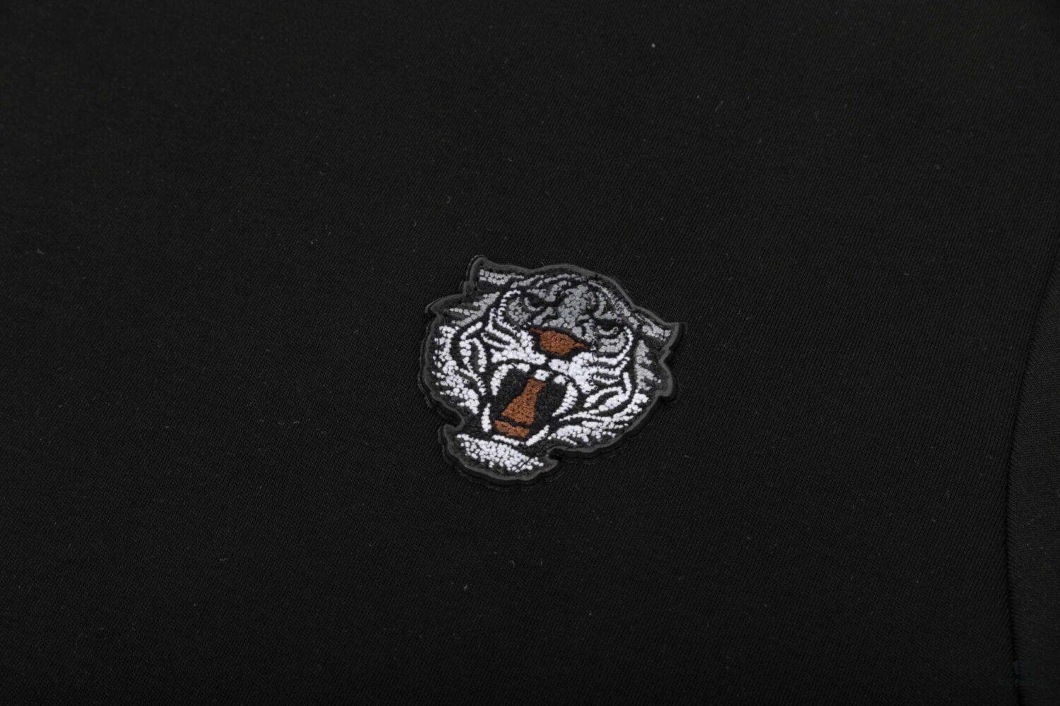 6931a5b1ccd8ab3d7af9a06c KEZNO ~ 2025 New Spring-Summer Collection Premium 270g Silk-Cotton Short Sleeve T-Shirt: Tiger Head Embroidered Badge (Embroidery Craft) Custom 3D Design Exuding a Refined, Mature and Elegant Style, Minimalist and Classic Logo – The Perfect Choice for Spring and Summer Wear!