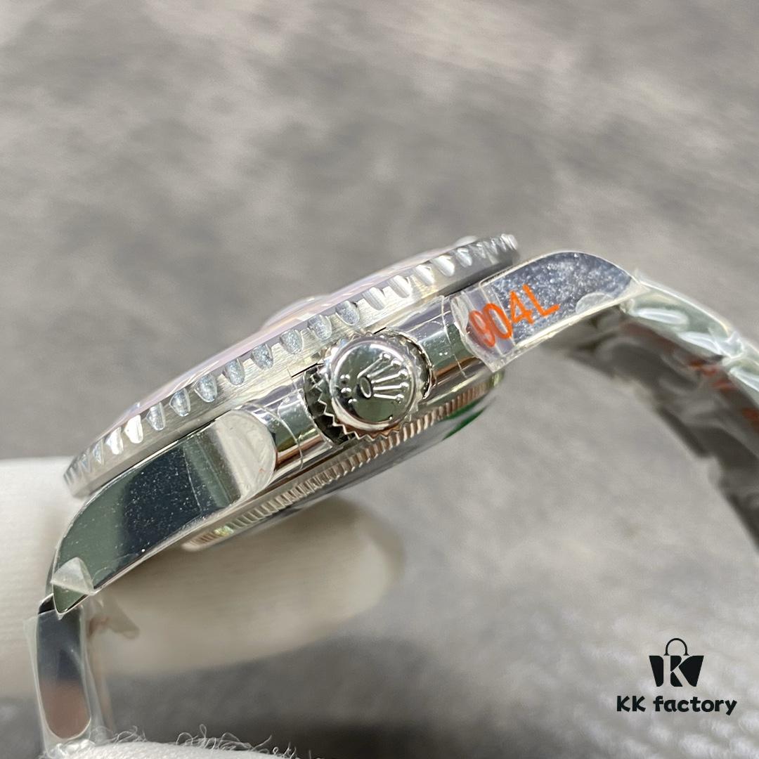 6931a5f6ccd8ab3d7af9a509 GMF Updates V2 Version Submariner: Reimagined with Heart! GM is dedicated to the continuous refinement and upgrade of Rolex Submariner (Sub) series. This time, it debuts with unprecedented craftsmanship! Presenting the SUB that every watch enthusiast—brothers, uncles, cousins—has been waiting for. Especially introducing the long-anticipated Pink Submariner for female watch lovers. In the past, existing market versions of pink submariners have frequently disappointed due to poor quality and subpar finish: 'Can it be better?' Now, by 'reimagining with heart,' GM elevates the pink dial with a completely upgraded design—not only enhancing texture but also delivering a visually refined experience that closely mirrors the authentic aura of the century-old Rolex brand. This release also features an all-new bracelet design, with each link meticulously inlaid with a red heart emblem by the skilled hands of GM master craftsmen—a heartfelt creation that male watch enthusiasts will undoubtedly appreciate. Special note: This custom bracelet offers a unique charm when paired with Black or Green Submariners as well! Actual product photos from shipment.