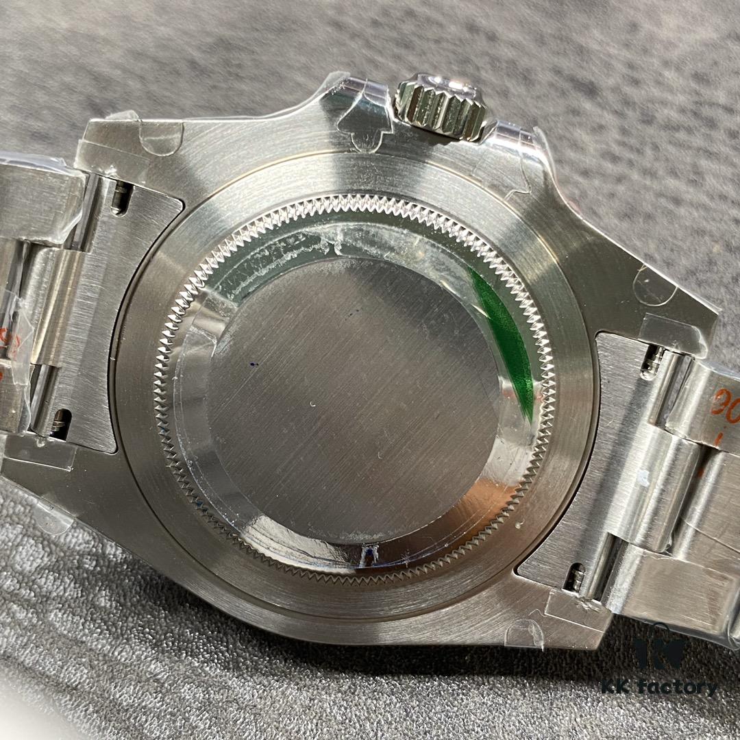 6931a5f6ccd8ab3d7af9a50d GMF Updates V2 Version Submariner: Reimagined with Heart! GM is dedicated to the continuous refinement and upgrade of Rolex Submariner (Sub) series. This time, it debuts with unprecedented craftsmanship! Presenting the SUB that every watch enthusiast—brothers, uncles, cousins—has been waiting for. Especially introducing the long-anticipated Pink Submariner for female watch lovers. In the past, existing market versions of pink submariners have frequently disappointed due to poor quality and subpar finish: 'Can it be better?' Now, by 'reimagining with heart,' GM elevates the pink dial with a completely upgraded design—not only enhancing texture but also delivering a visually refined experience that closely mirrors the authentic aura of the century-old Rolex brand. This release also features an all-new bracelet design, with each link meticulously inlaid with a red heart emblem by the skilled hands of GM master craftsmen—a heartfelt creation that male watch enthusiasts will undoubtedly appreciate. Special note: This custom bracelet offers a unique charm when paired with Black or Green Submariners as well! Actual product photos from shipment.