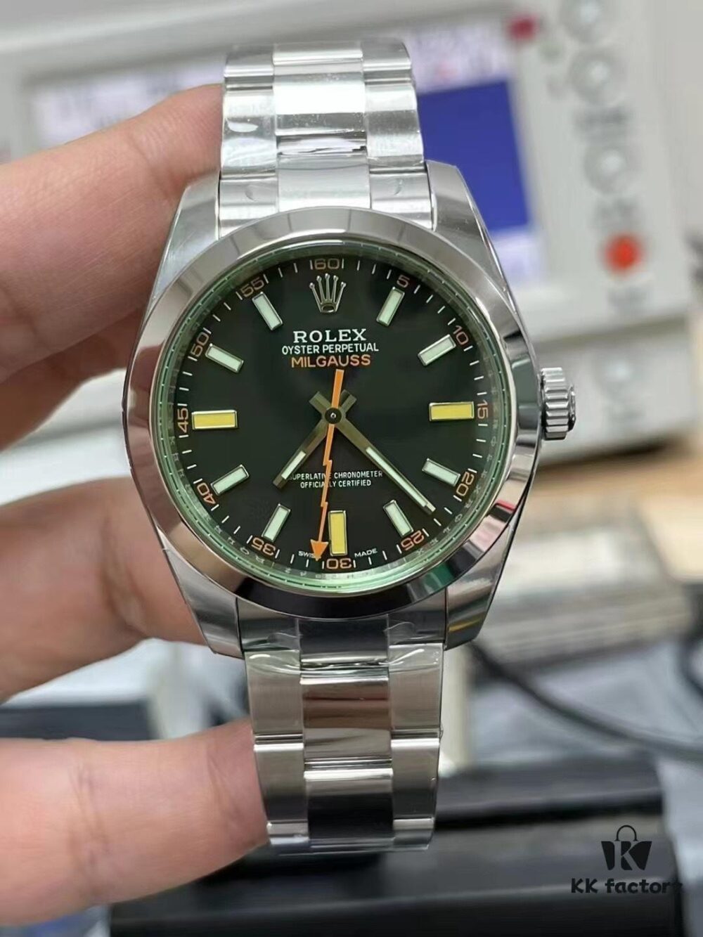 Vs New Arrival Black Dial Green Glass 3131 Movement