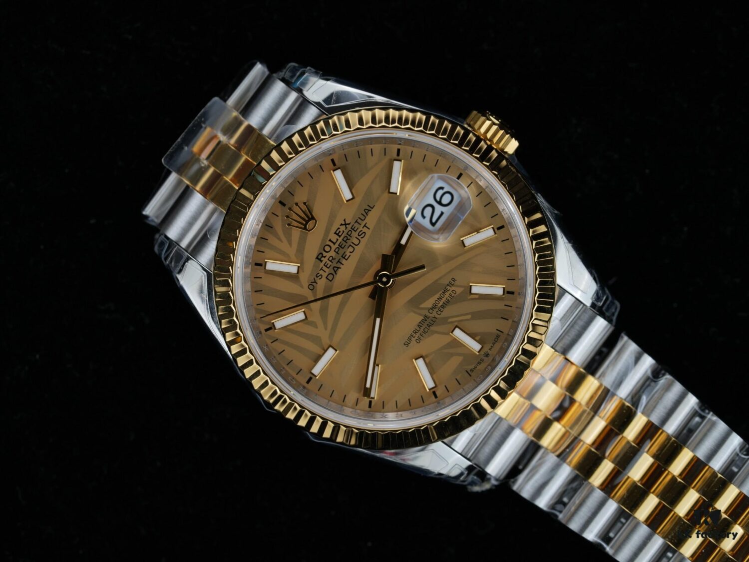 VS Two-Tone Gold 36mm Palm Leaf Design