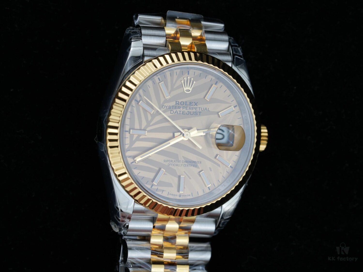 VS Two-Tone Gold 36mm Palm Leaf Design