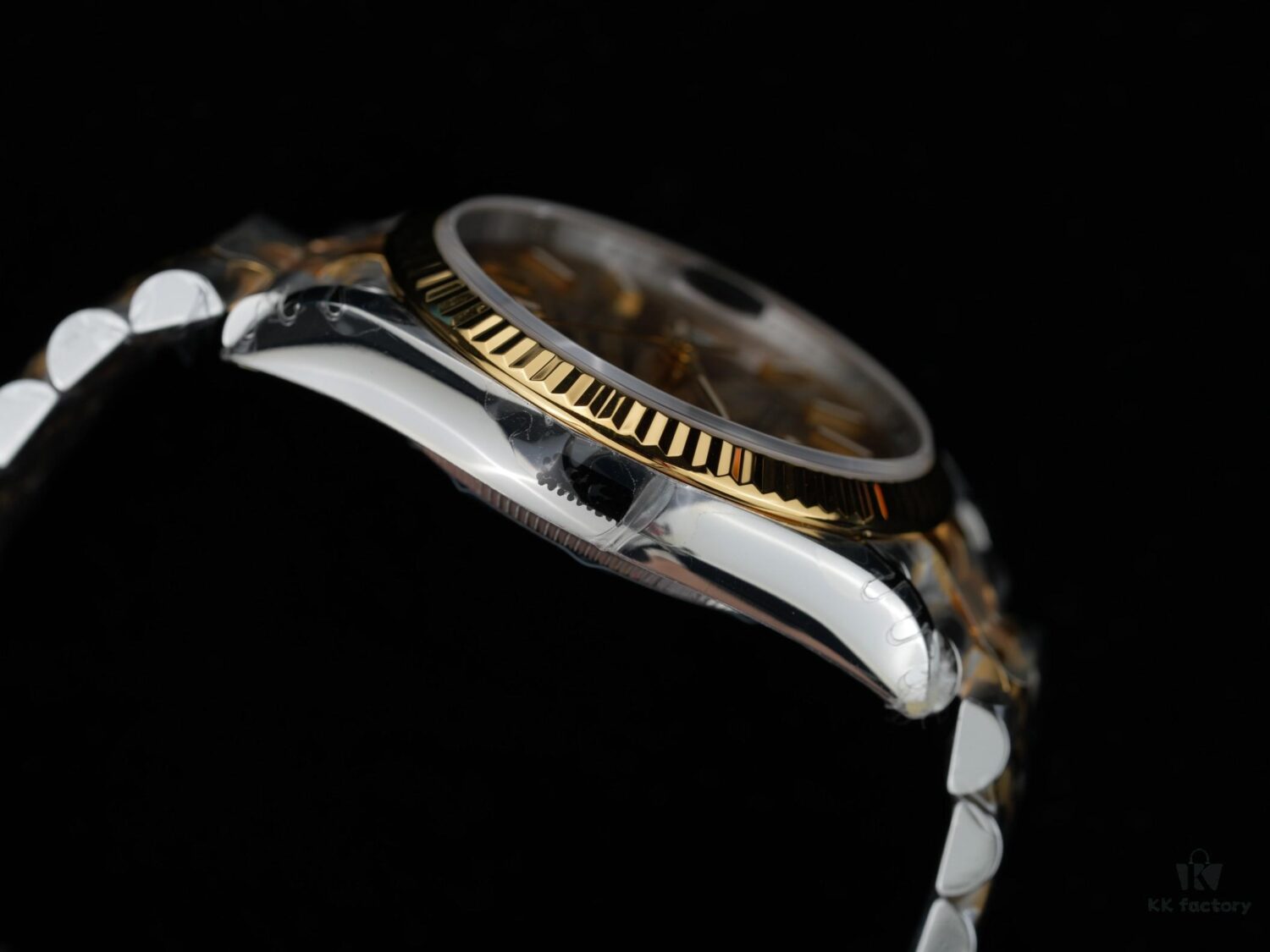 VS Two-Tone Gold 36mm Palm Leaf Design