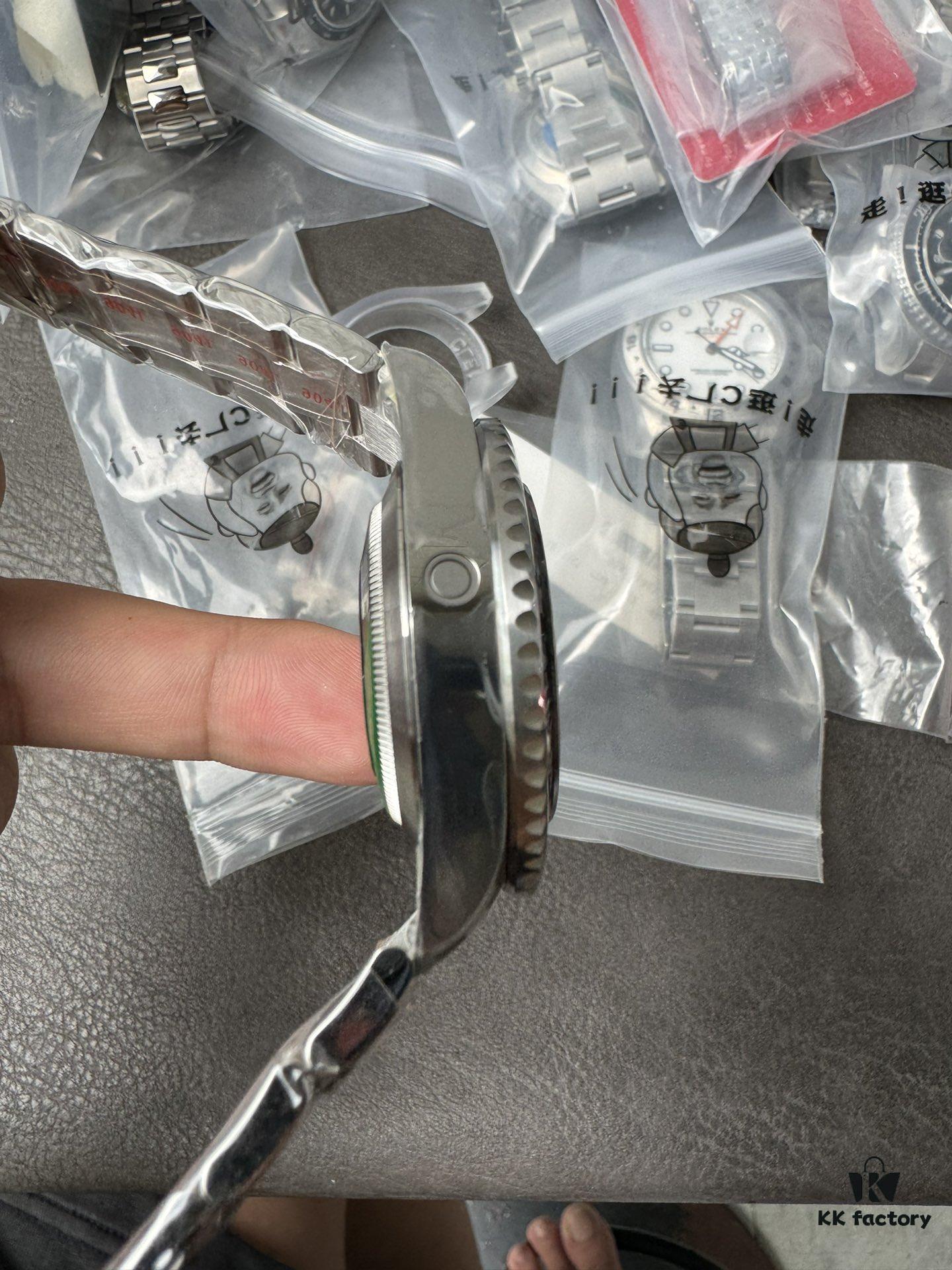 6931a63fccd8ab3d7af9a9f8 Rolex Sea-Dweller 126600 Clean Factory Edition