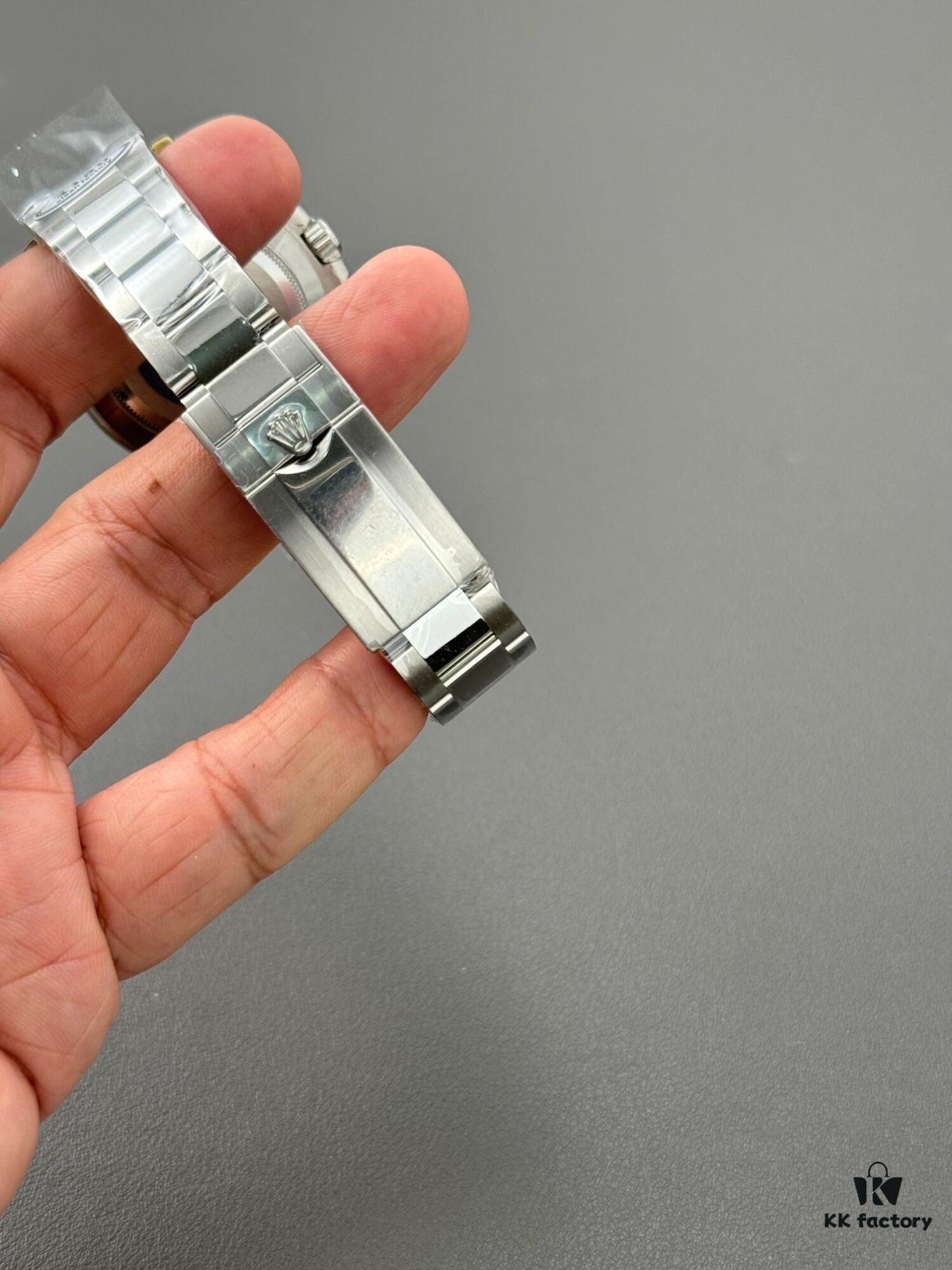 6931a642ccd8ab3d7af9aa2b Custom Engraved Carnelian Daytona with Dandong 4130 Movement