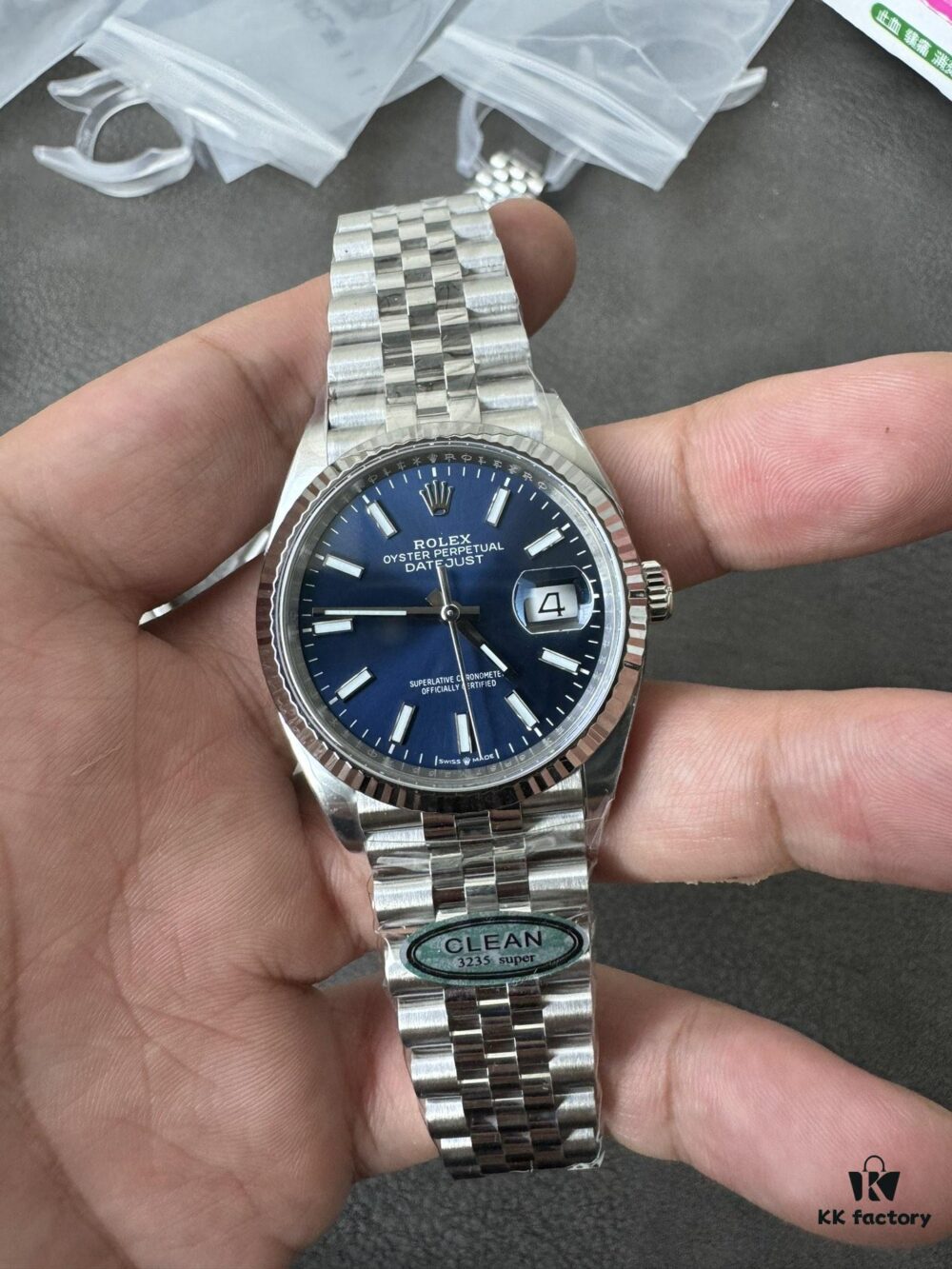 6931a661ccd8ab3d7af9ac51 Clean 36mm Blue Dial Date Display