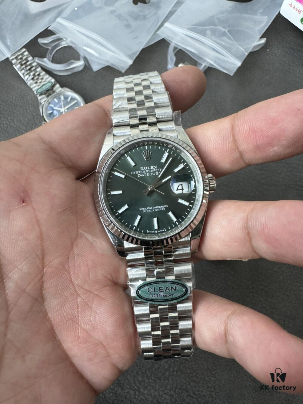 6931a662ccd8ab3d7af9ac5a Clean 36mm Green Dial Date Display
