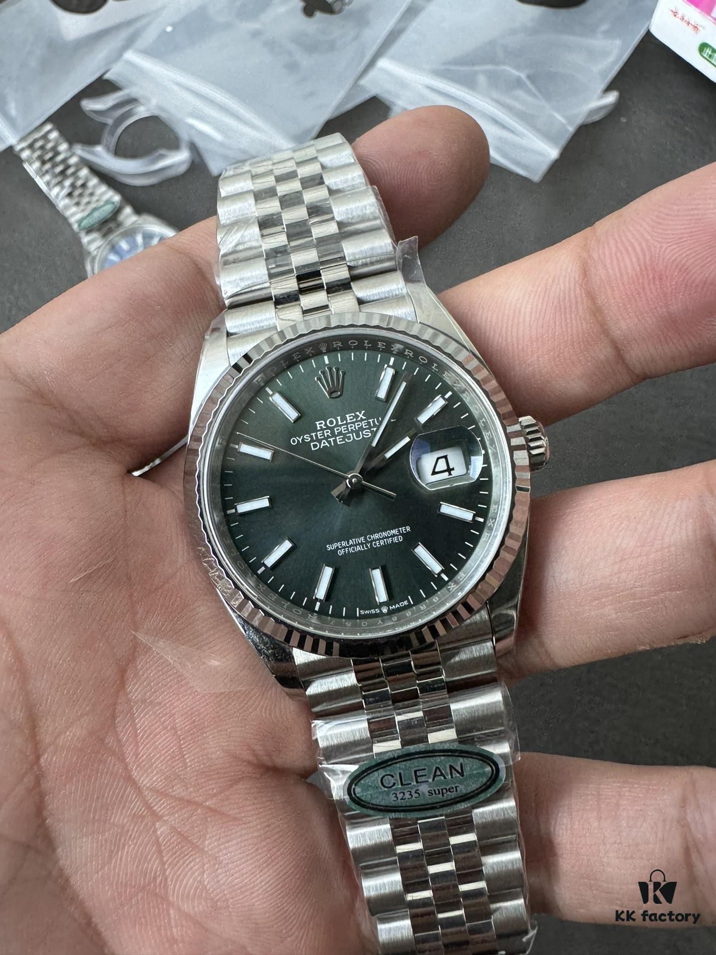Clean 36mm Green Dial Date Display