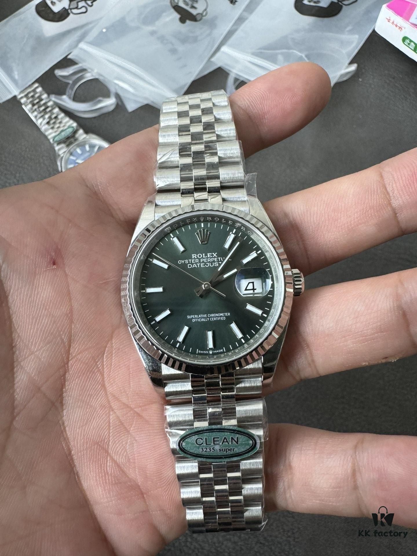 Clean 36mm Green Dial Date Display