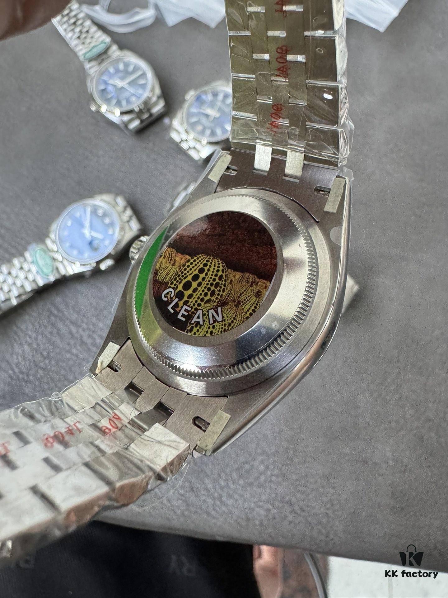 Clean 36mm Green Dial Date Display